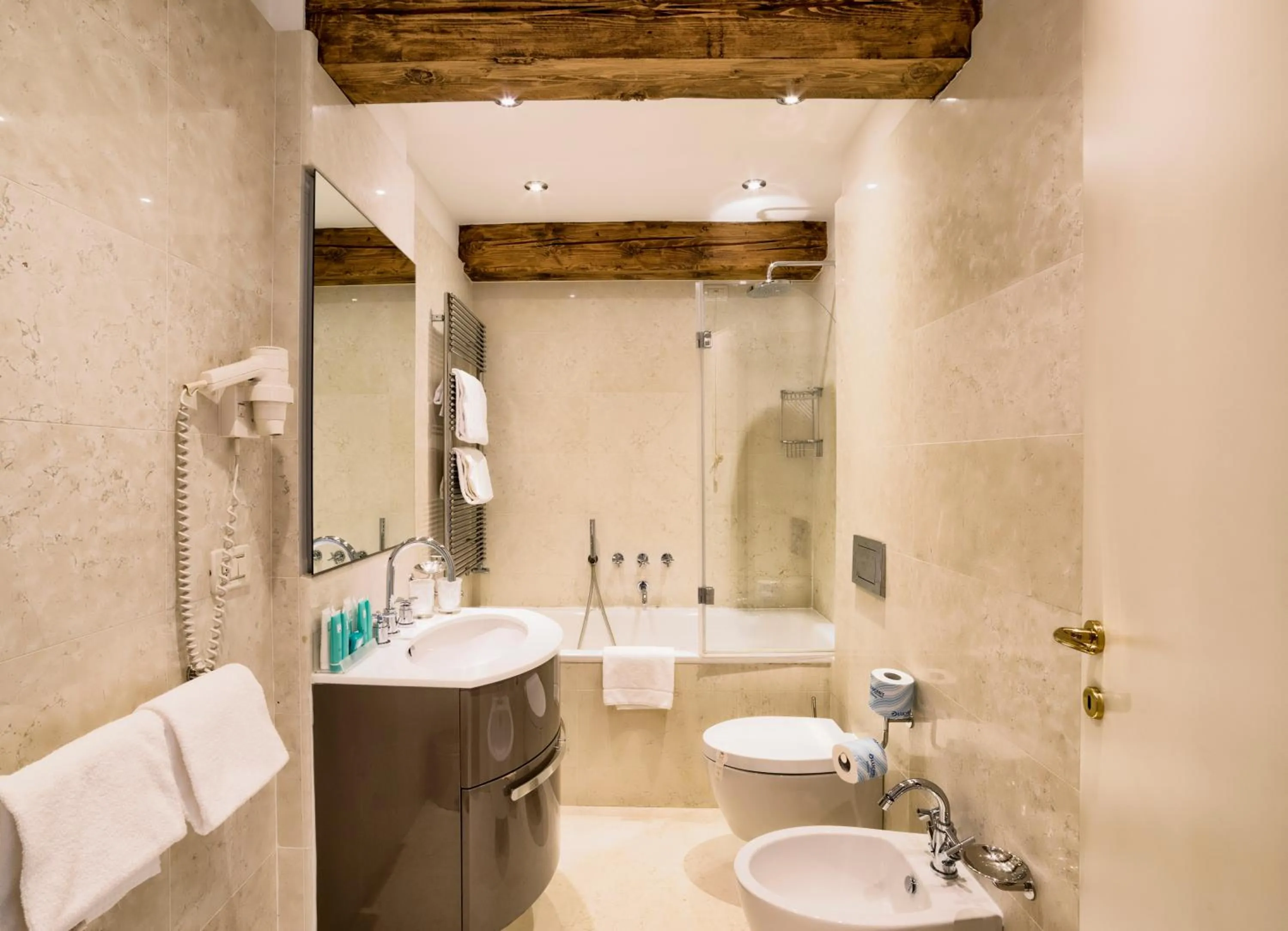 Deluxe Apartment with Canal view in Al Redentore Di Venezia