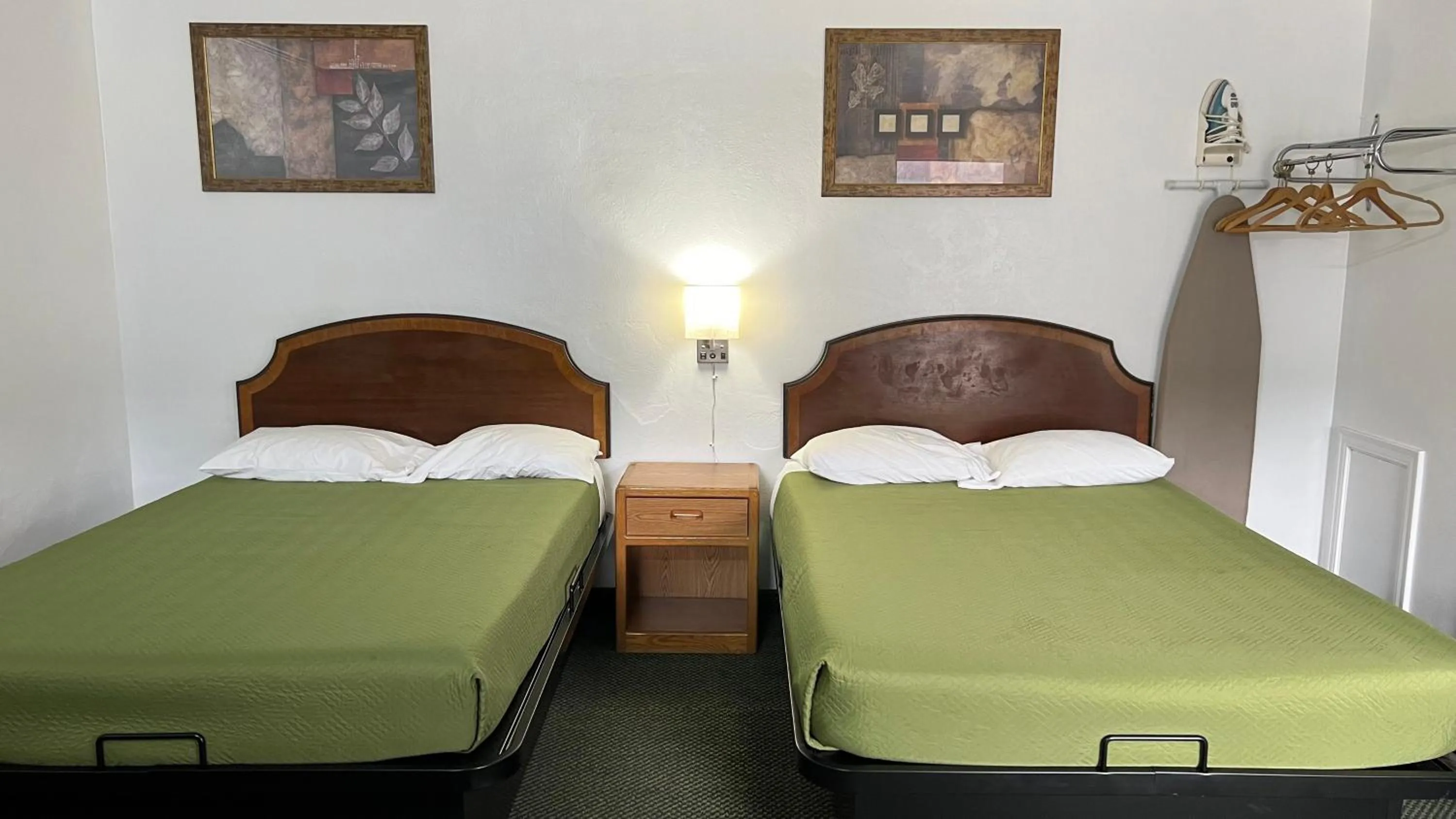 Comfort Quadruple Room in Relax Inn Altoona