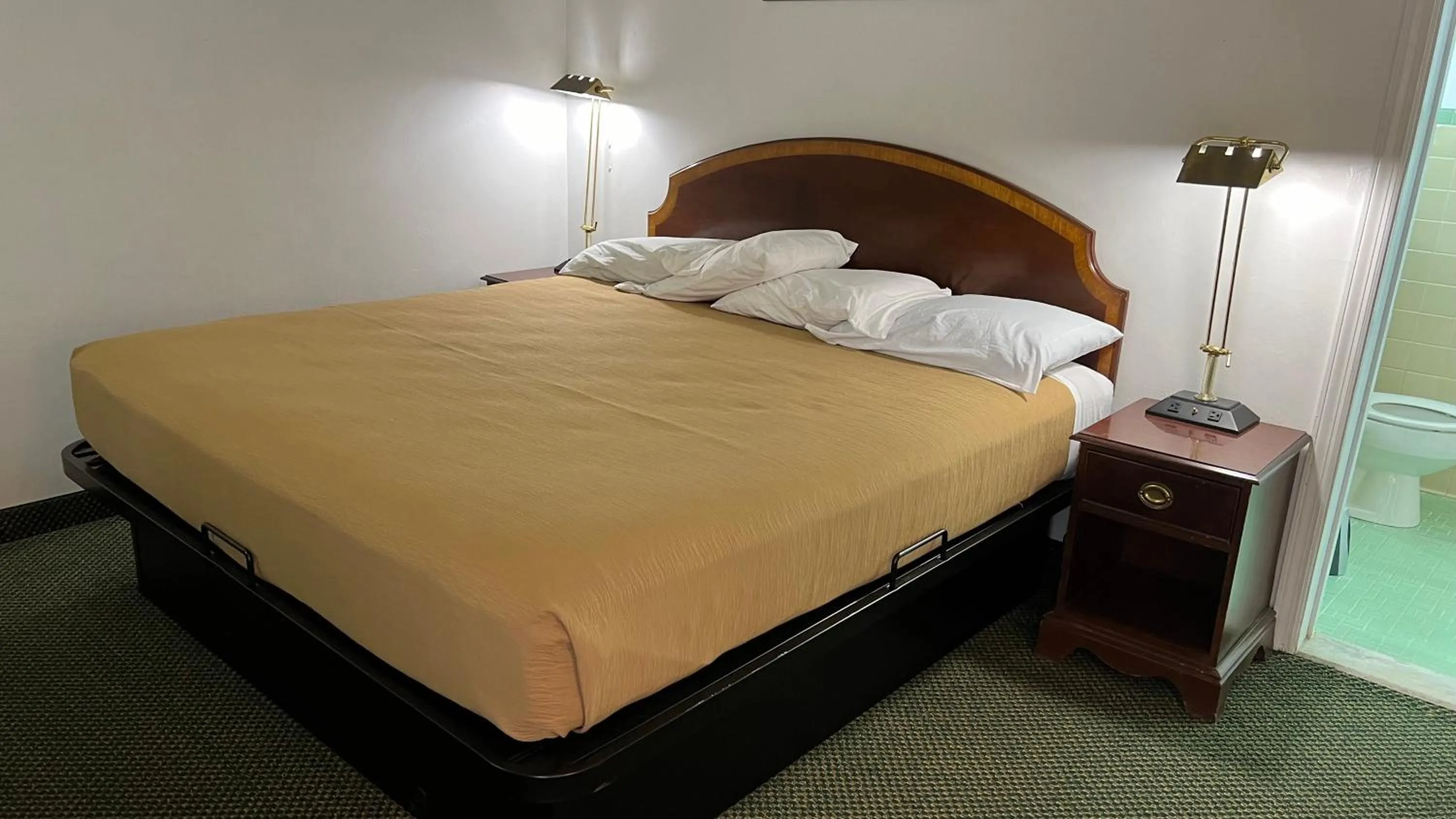 King Suite with Spa Bath in Relax Inn Altoona