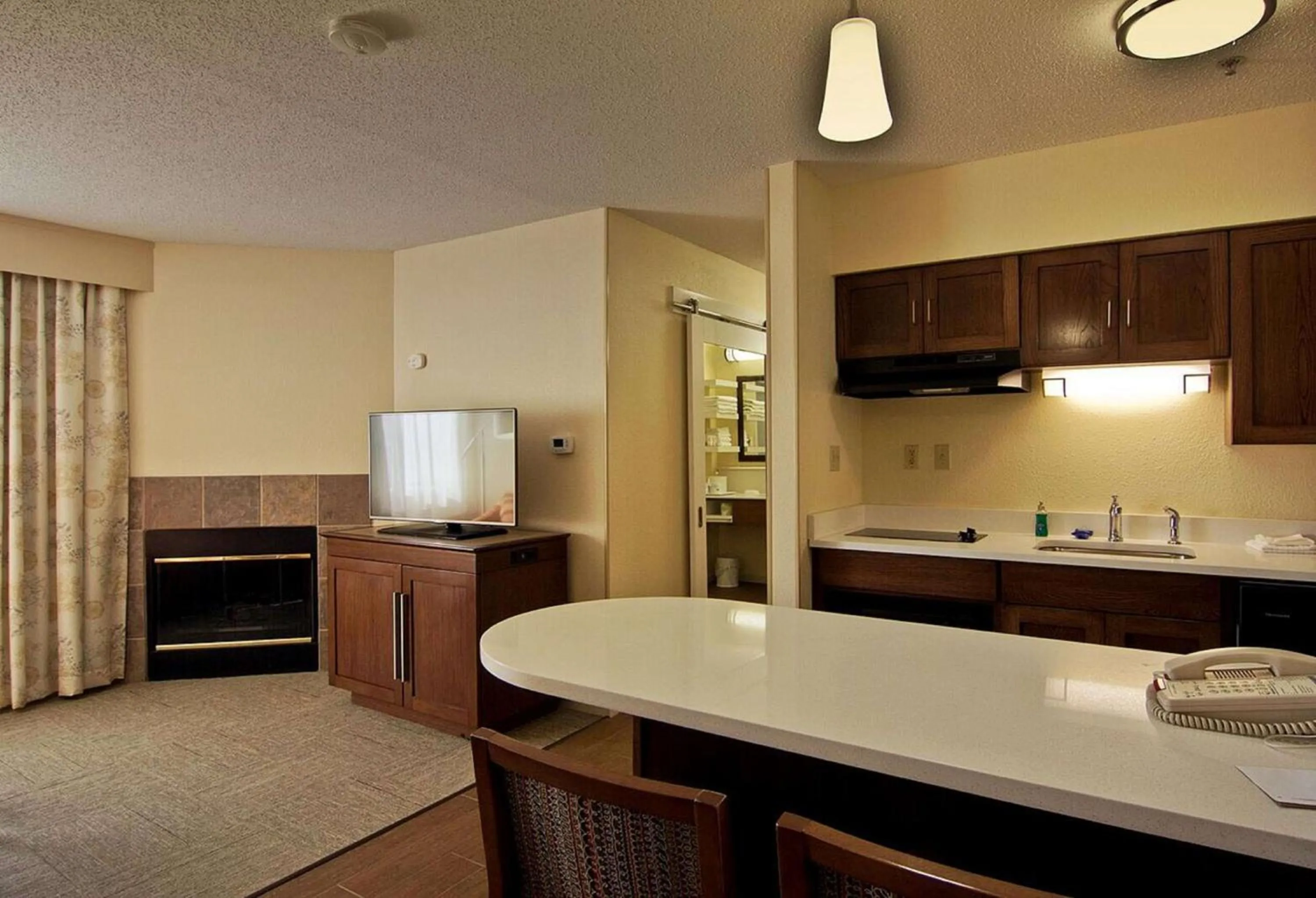 One-Bedroom King Suite with Fireplace in Hampton Inn & Suites Chillicothe