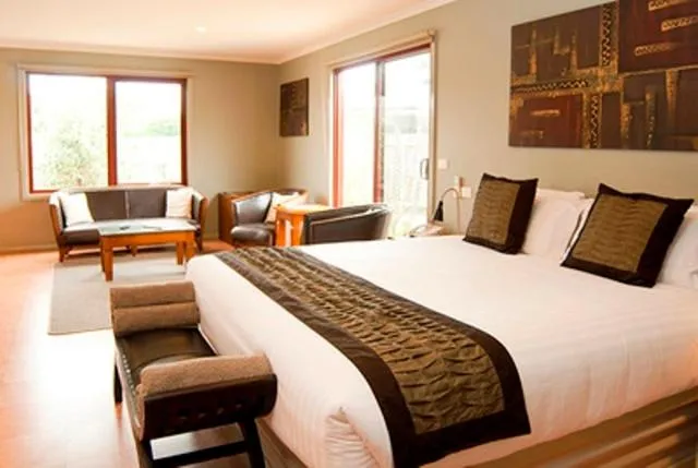 Executive King Studio with Private Spa Bath in Bairnsdale Motel