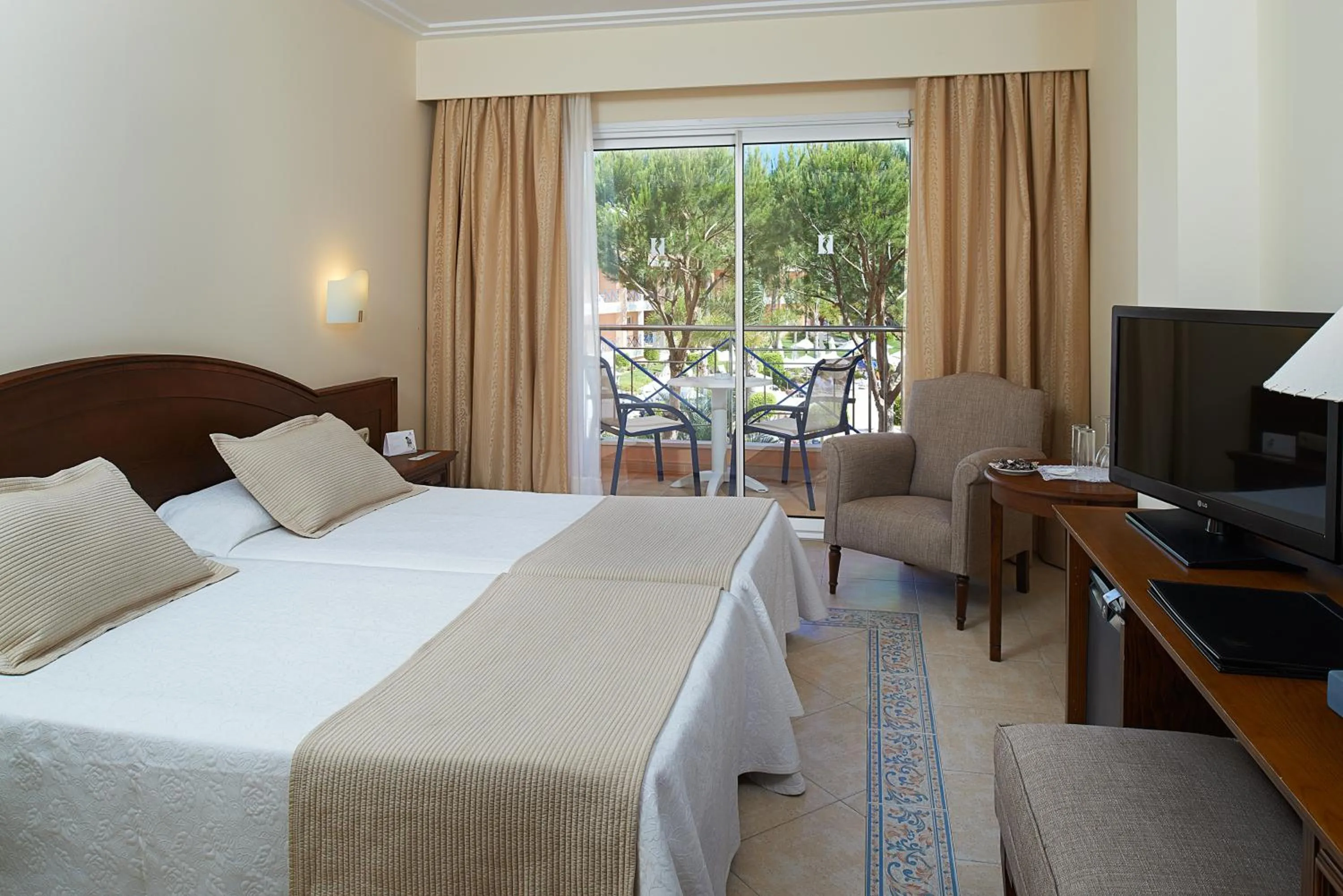  Double Room Single Use in Hipotels Barrosa Garden