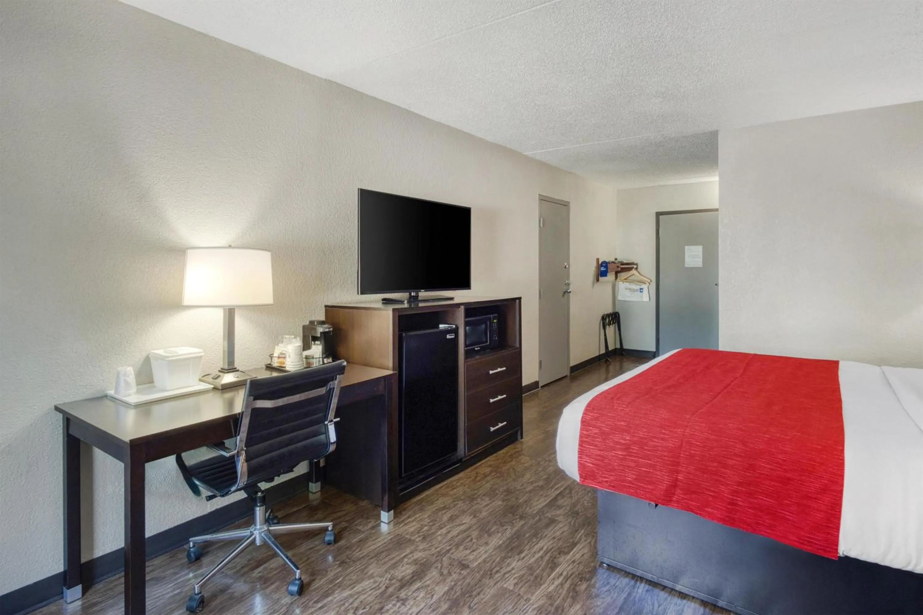 King Room with Sofa Bed and Bath Tub - Disability Access/Non-Smoking in SureStay by Best Western Greenville