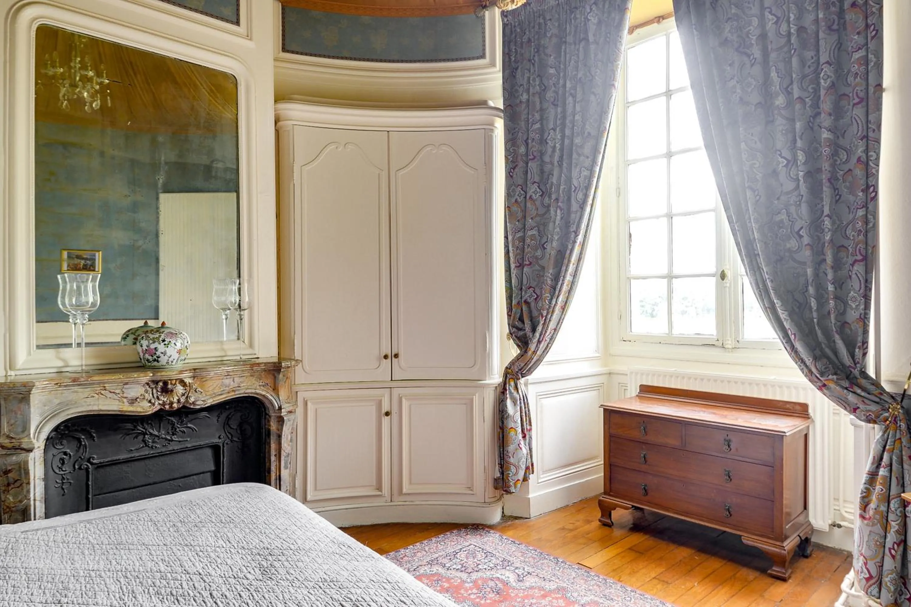 Pincess Radziwill suite in Château d'Ermenonville
