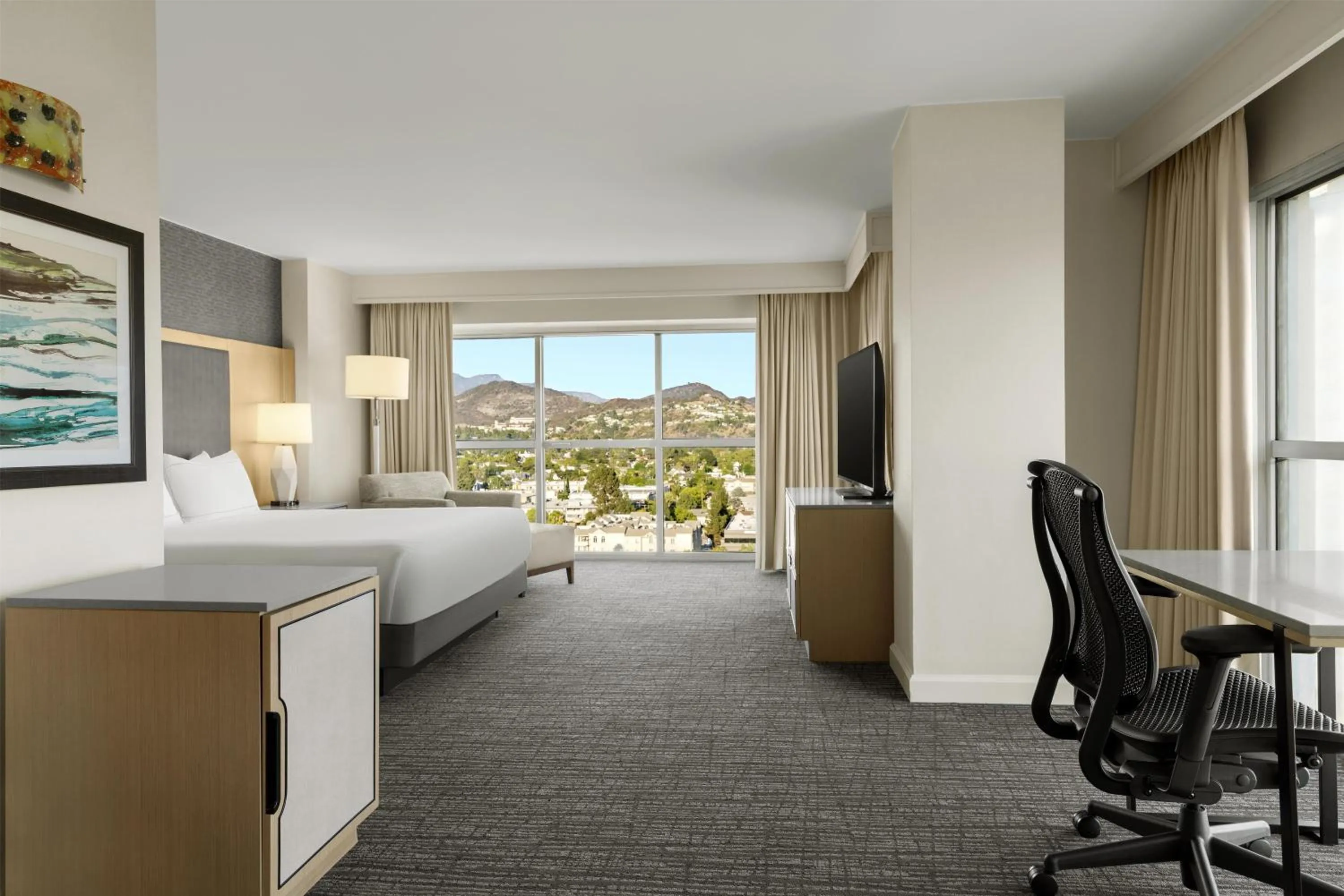 Executive King Room in Hilton Los Angeles North-Glendale & Executive Meeting Center