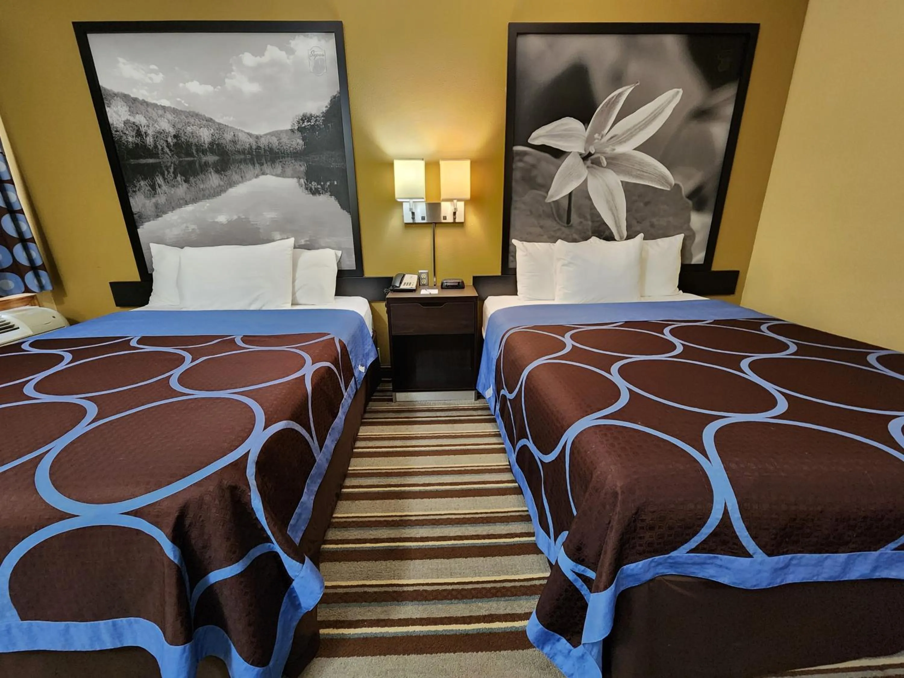 Queen Room with Two Queen Beds - Smoking in Super 8 by Wyndham Pine Bluff