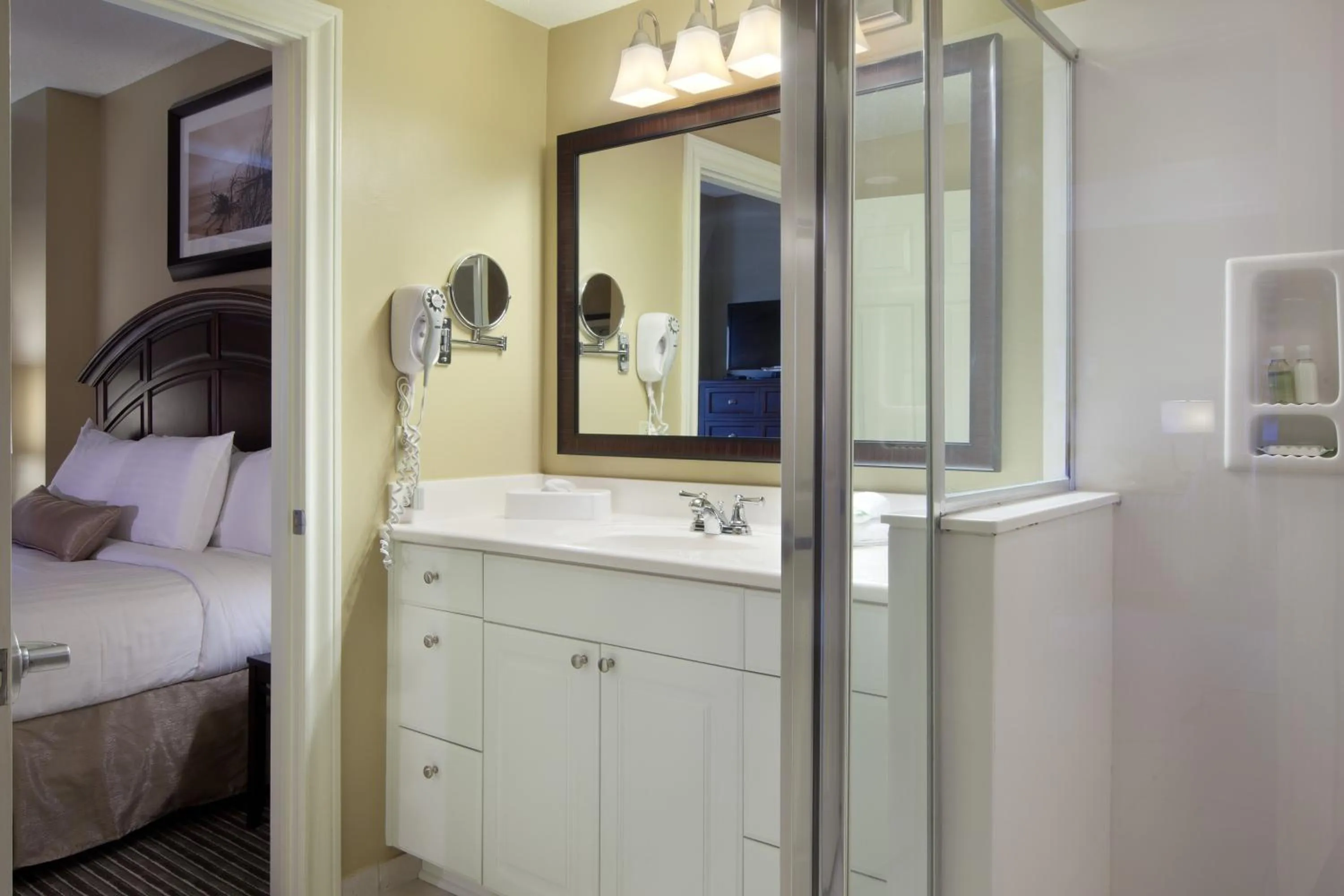 One-Bedroom Villa Lodge with Queen Bed in Holiday Inn Club Vacations Galveston Beach Resort