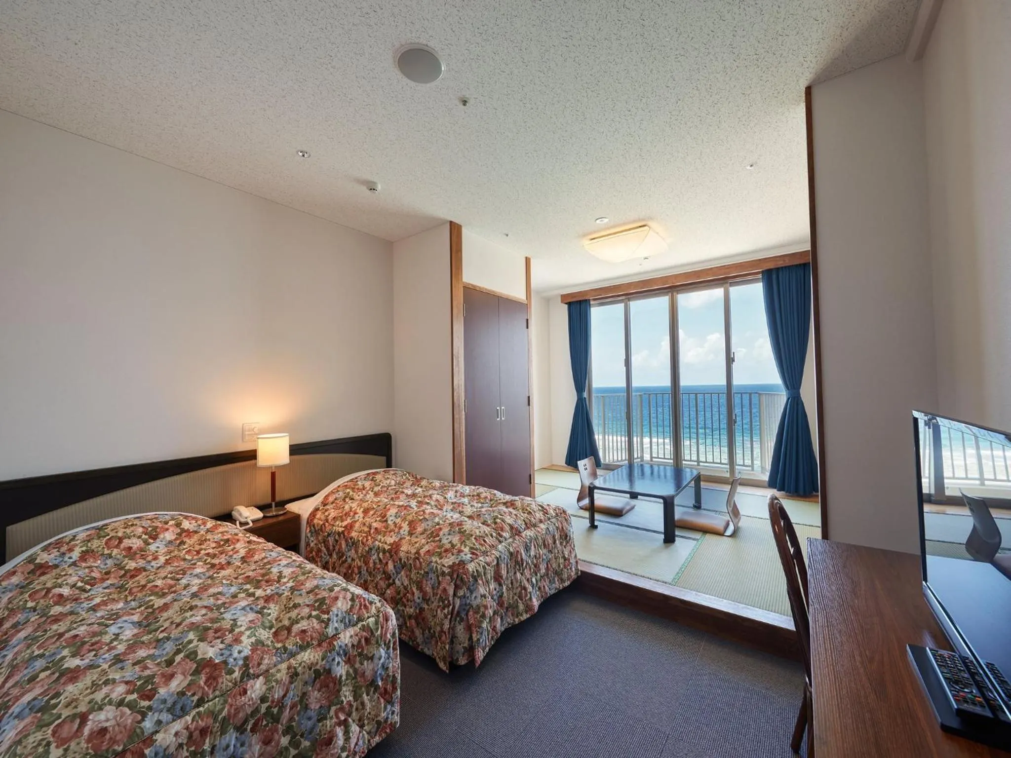 Japanese-Western room with Sea View - Top Floor in Hotel Miyuki Beach