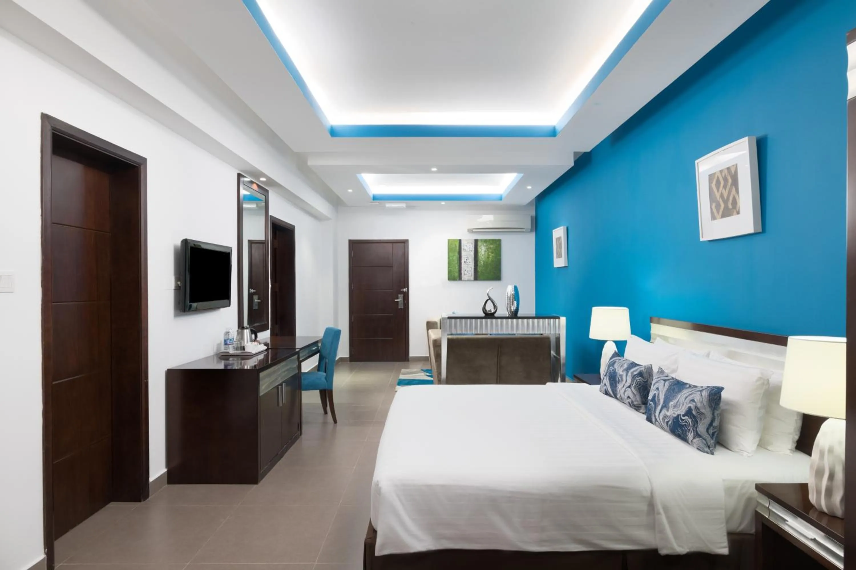 Deluxe Suite King in Al Hail Waves Hotel Managed By Centara