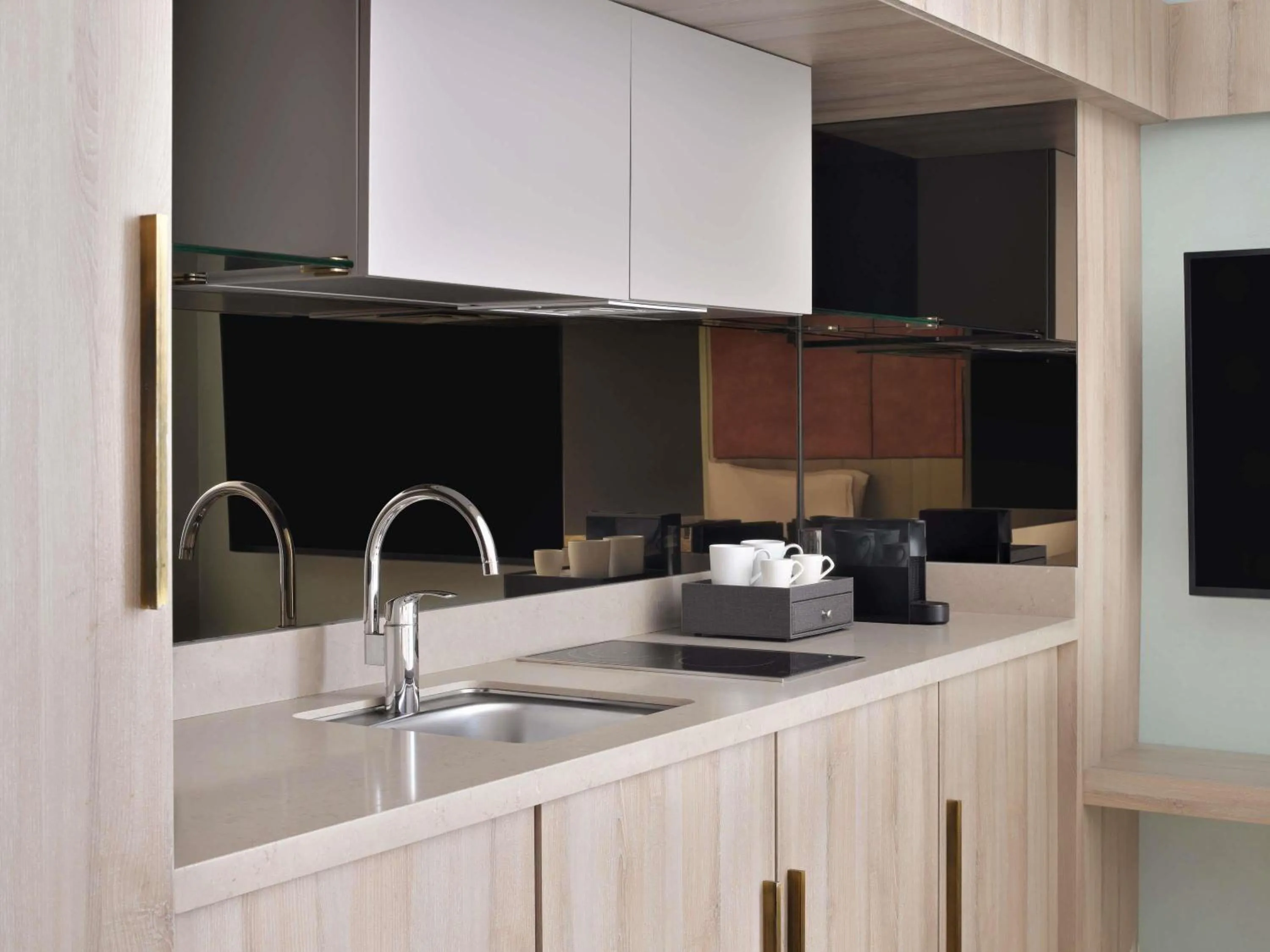 Deluxe King Suite with City Side View in Mövenpick Hotel Tahlia Jeddah