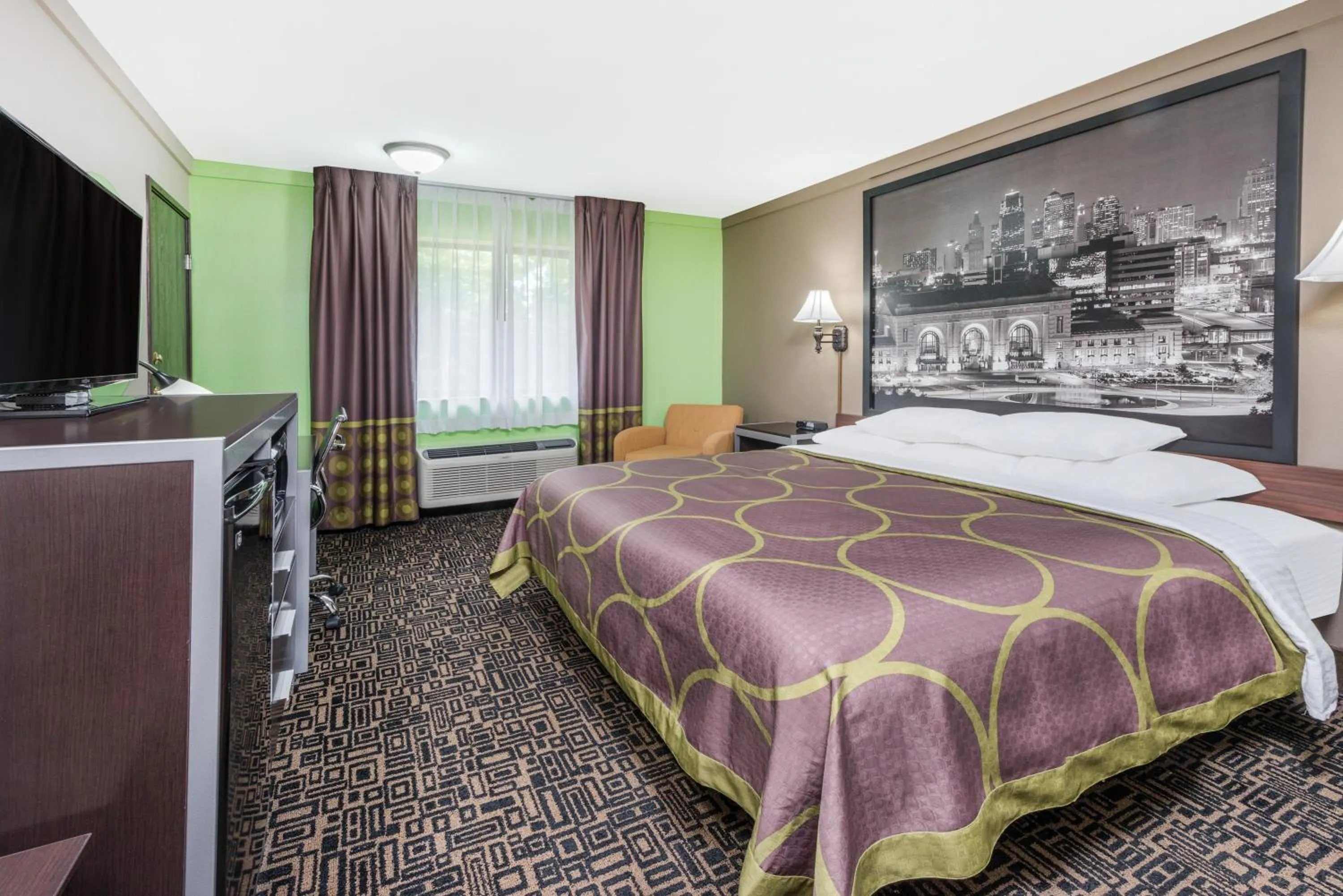 King Studio with Sofa Bed- Non-Smoking in Super 8 by Wyndham Warrensburg