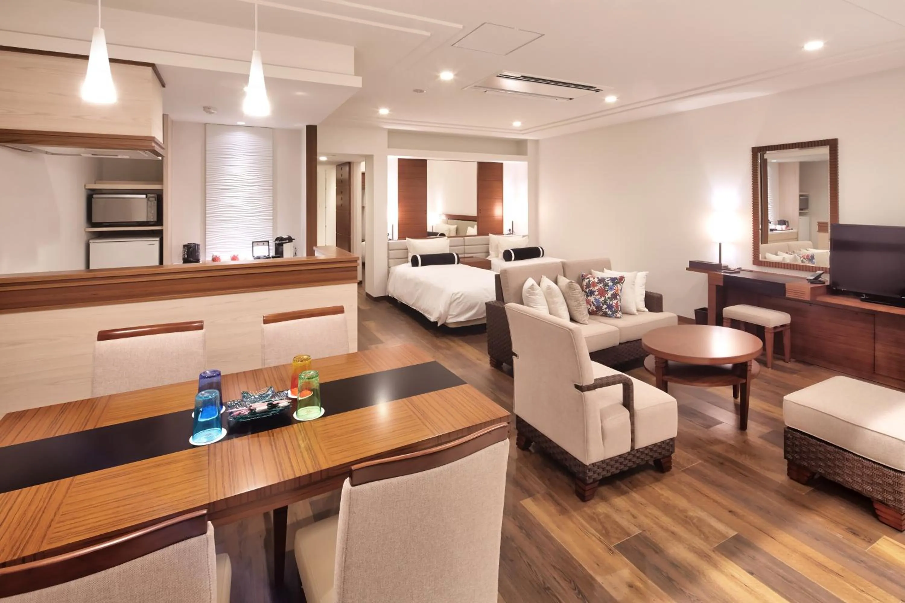 Deluxe Room 4 Beds with Sea View - High Floor in Ala Mahaina Condo Hotel