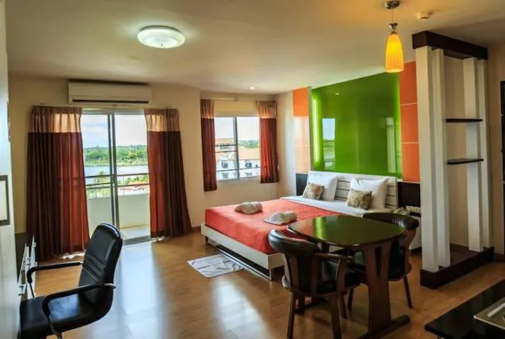 Deluxe Double Room with Lake View in Kwanruen Resort