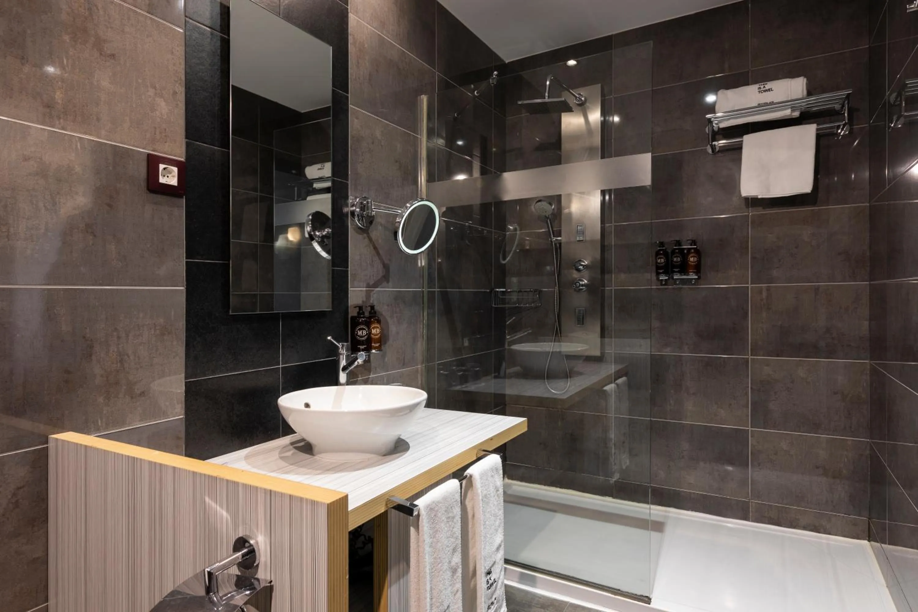 Triple Room in Petit Palace Santa Bárbara