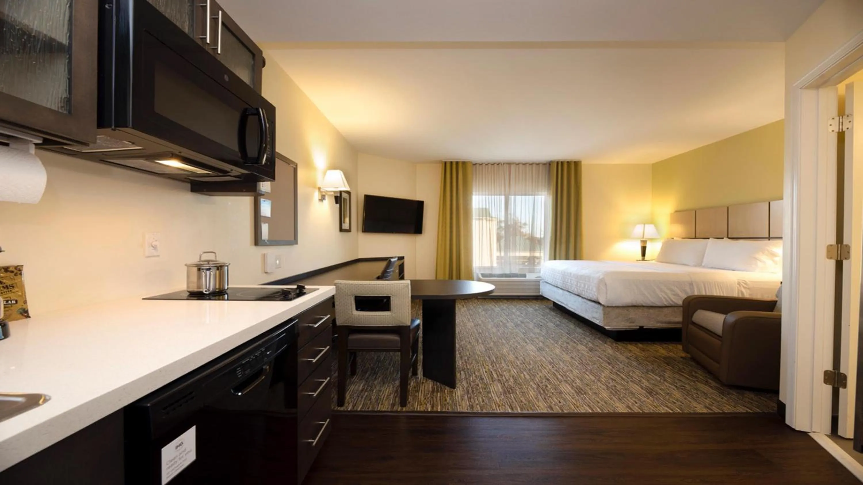 King Studio - Disability Access in Candlewood Suites - Dumfries - Quantico by IHG