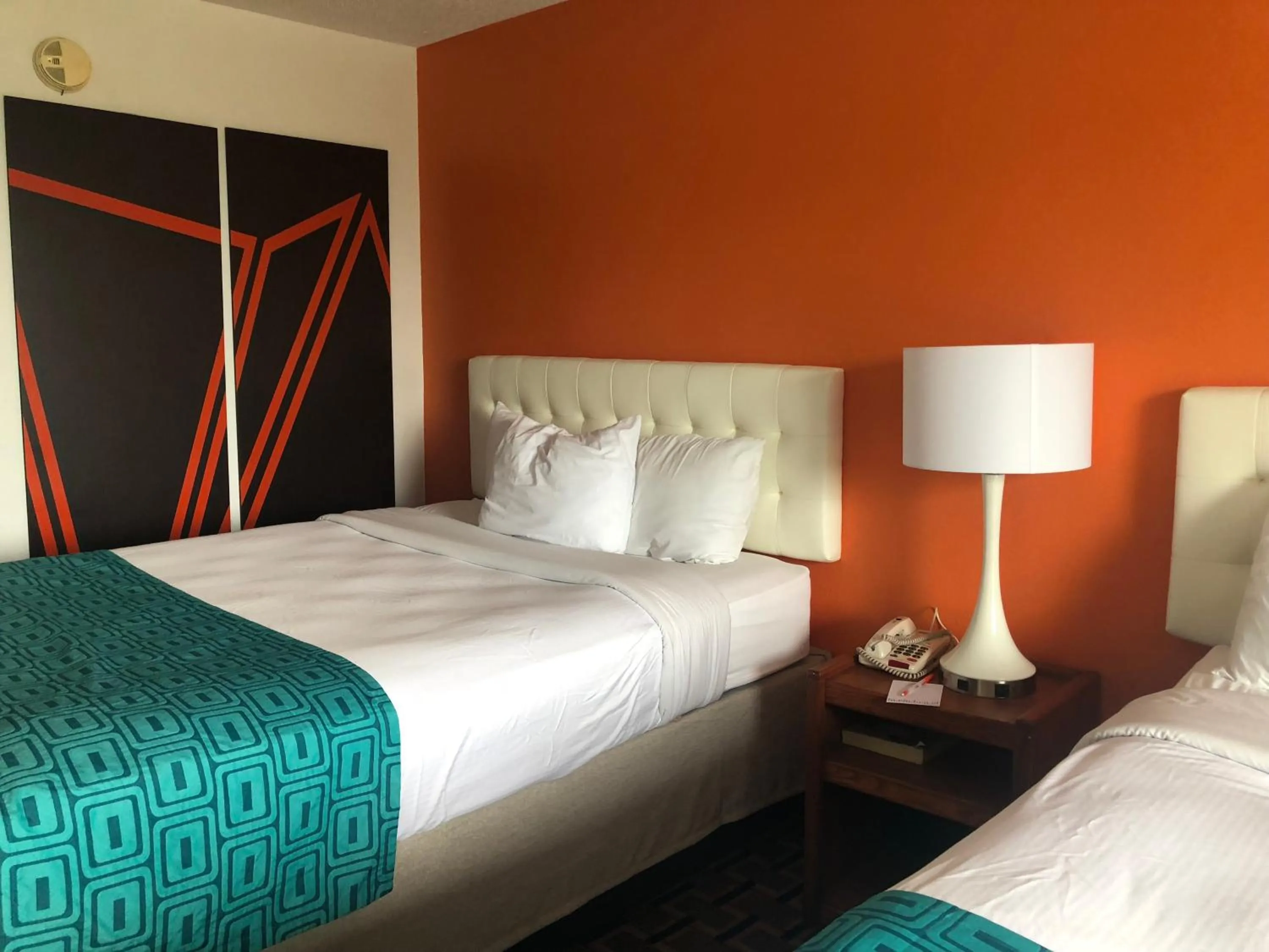 Queen Room with Two Queen Beds - Non-Smoking in Howard Johnson by Wyndham Airport