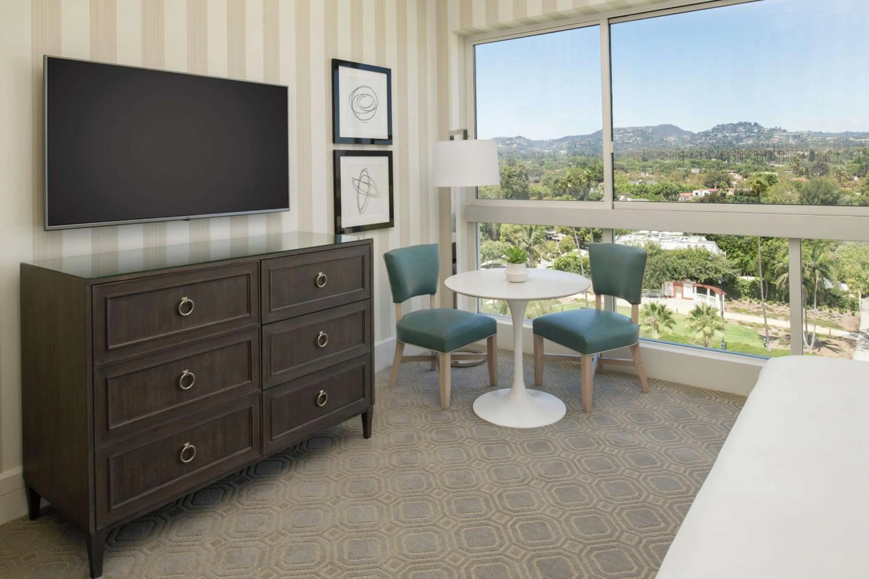 Deluxe Room with Bath Tub - Mobility and Hearing Access in The Beverly Hilton