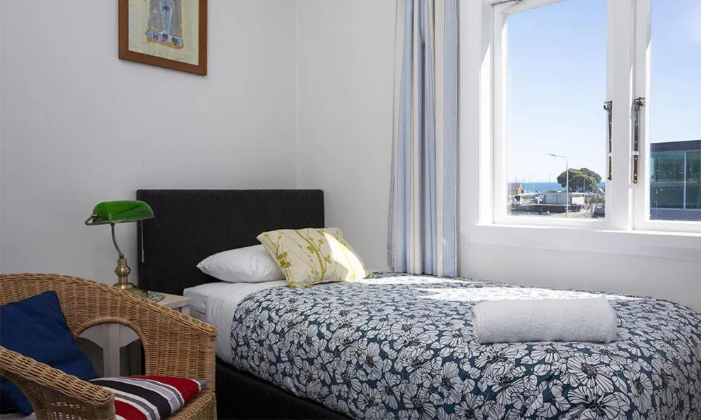 Single Room with Shared Bathroom in Moana Lodge