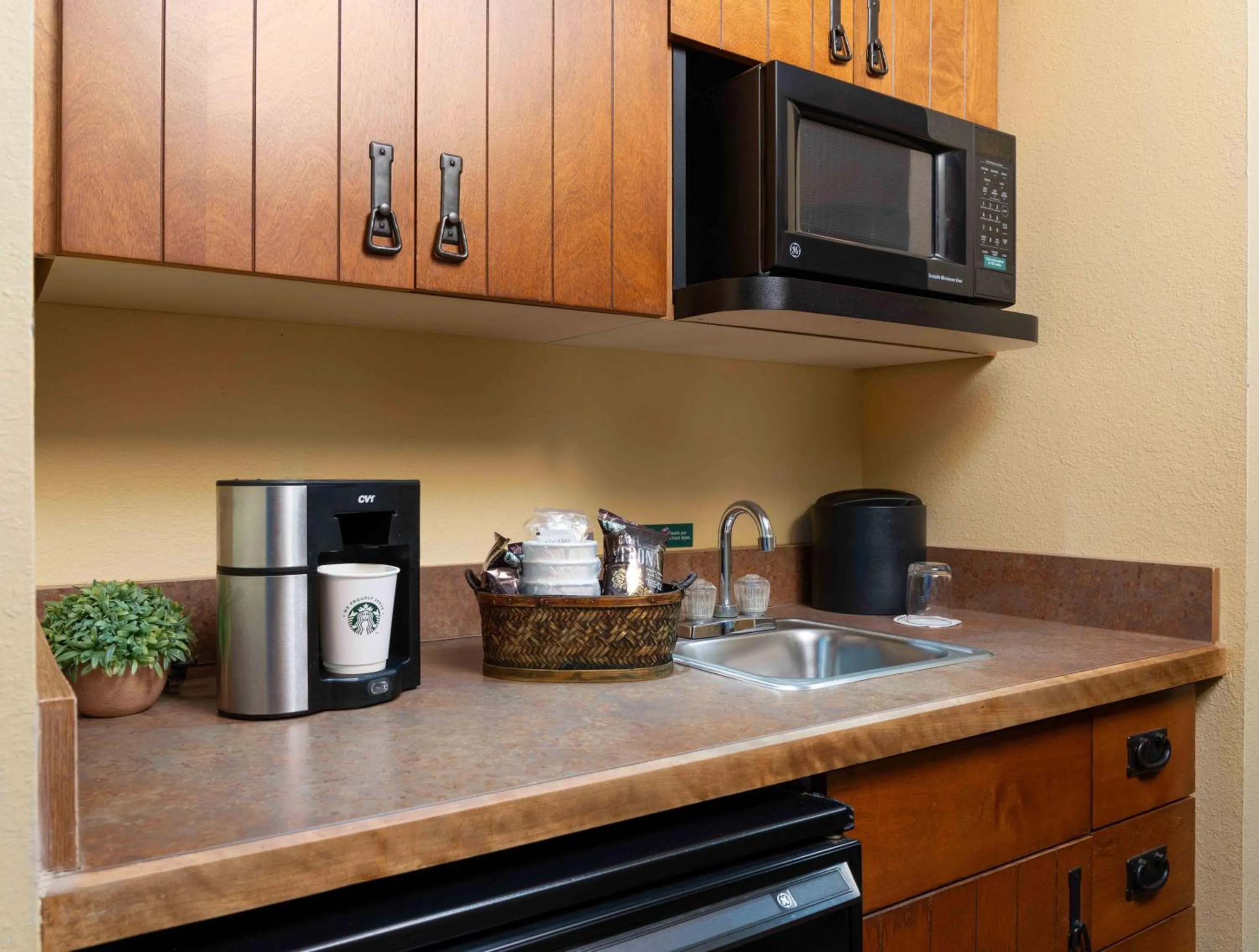 Queen Room with Two Queen Beds - Disability Access in MCM Elegante Lodge & Resorts