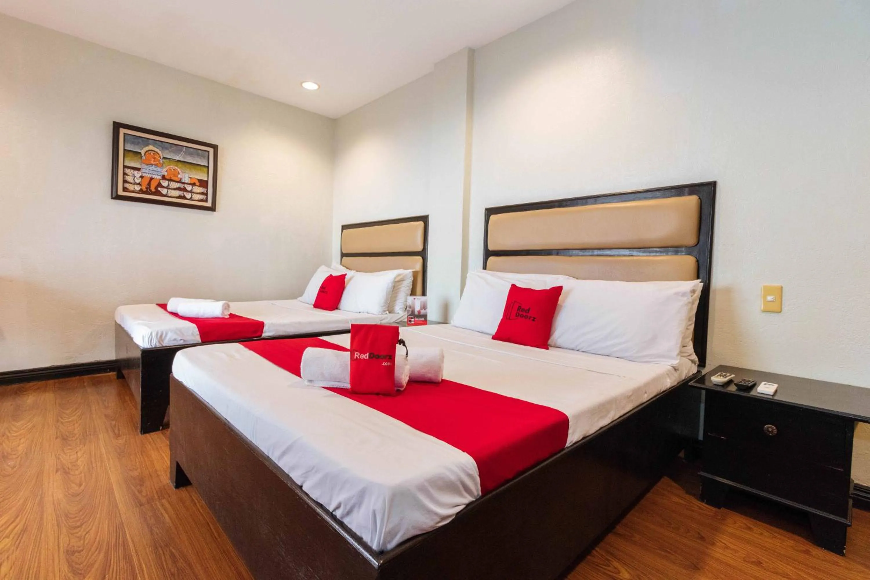 Deluxe Twin Room in RedDoorz Plus at The Ridge Tagaytay