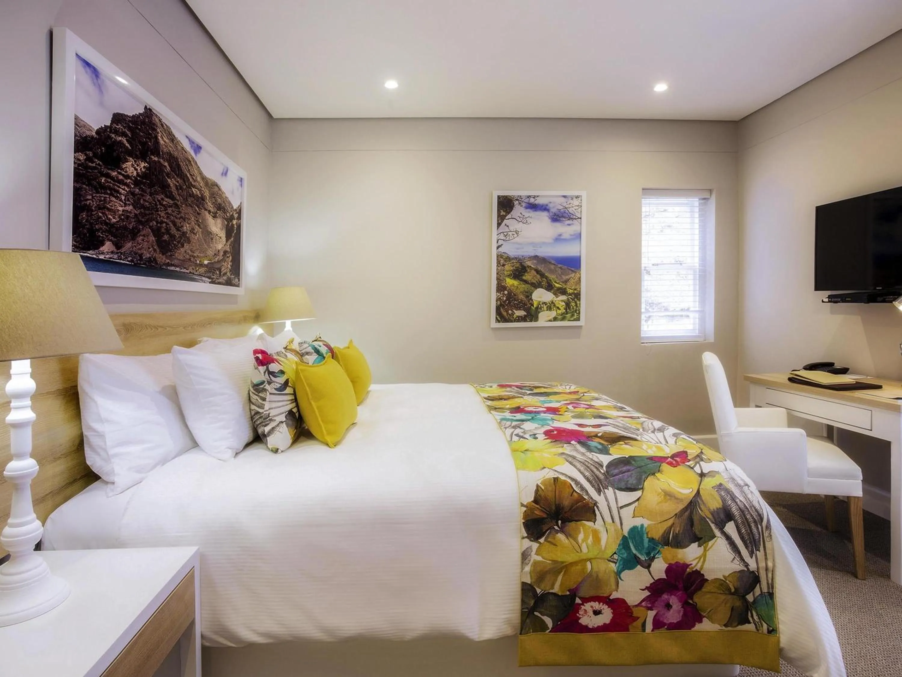Contemporary Room in Mantis St Helena