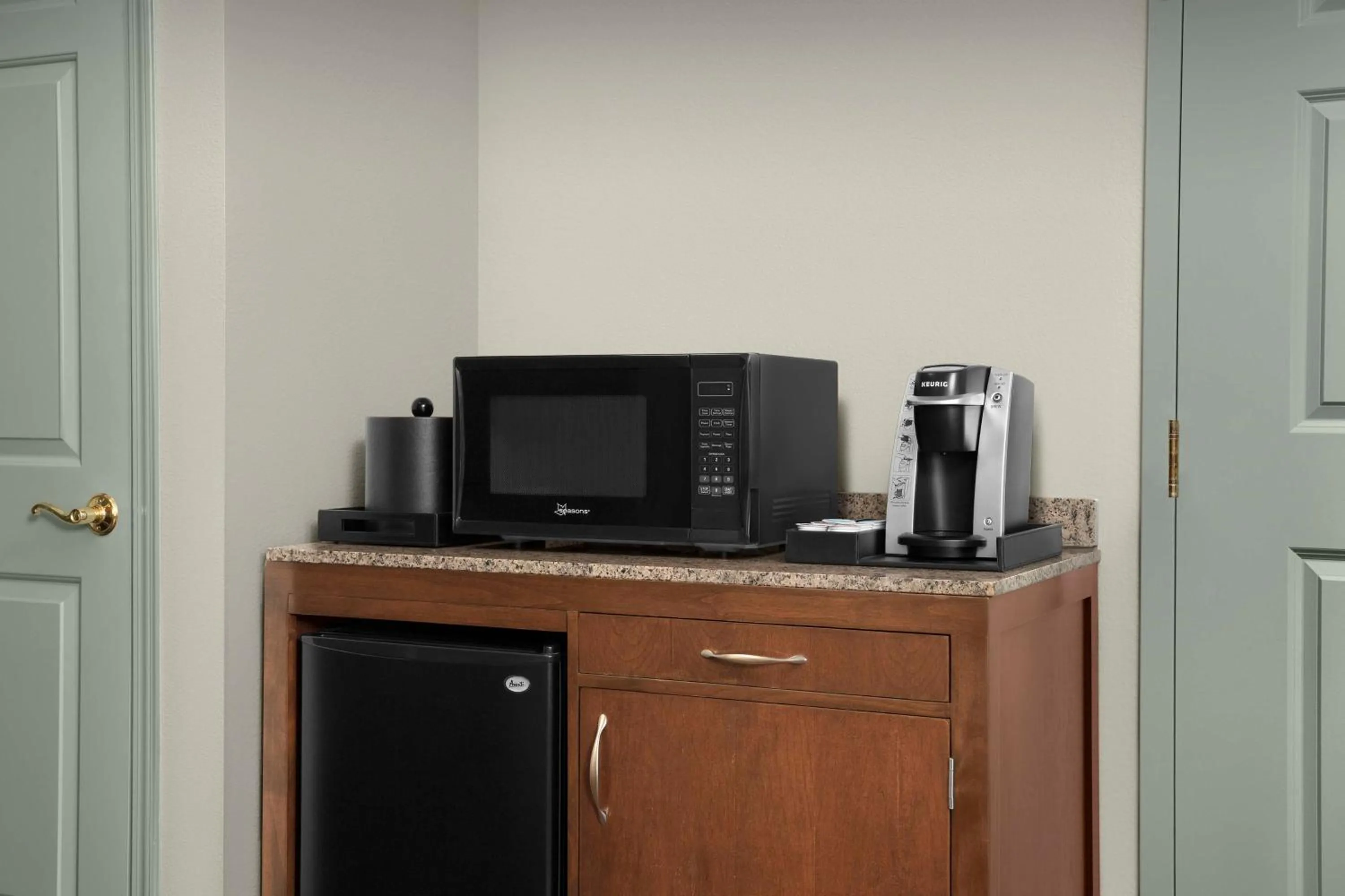 King Room with Accessible Tub - Mobility Access in Hilton Garden Inn Hoffman Estates