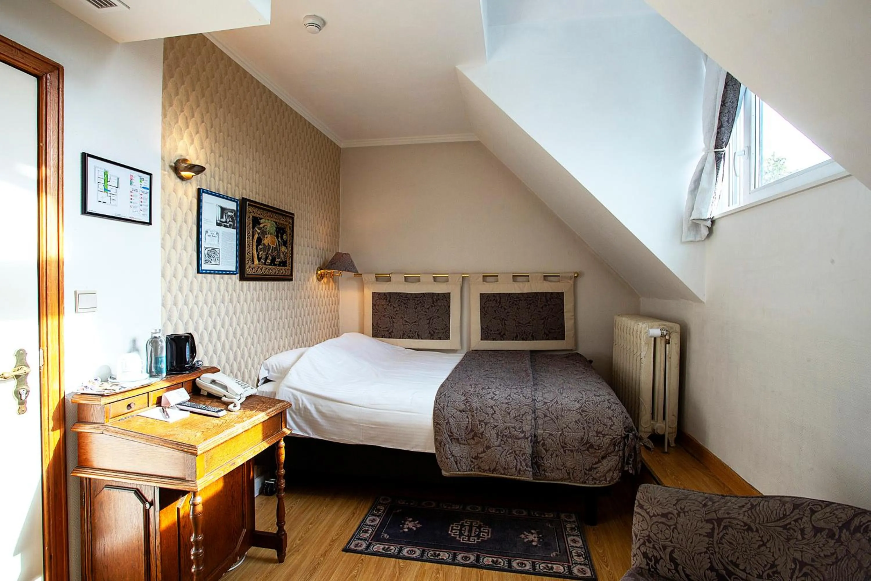 Small Single Room in Boutique hotel Shamon