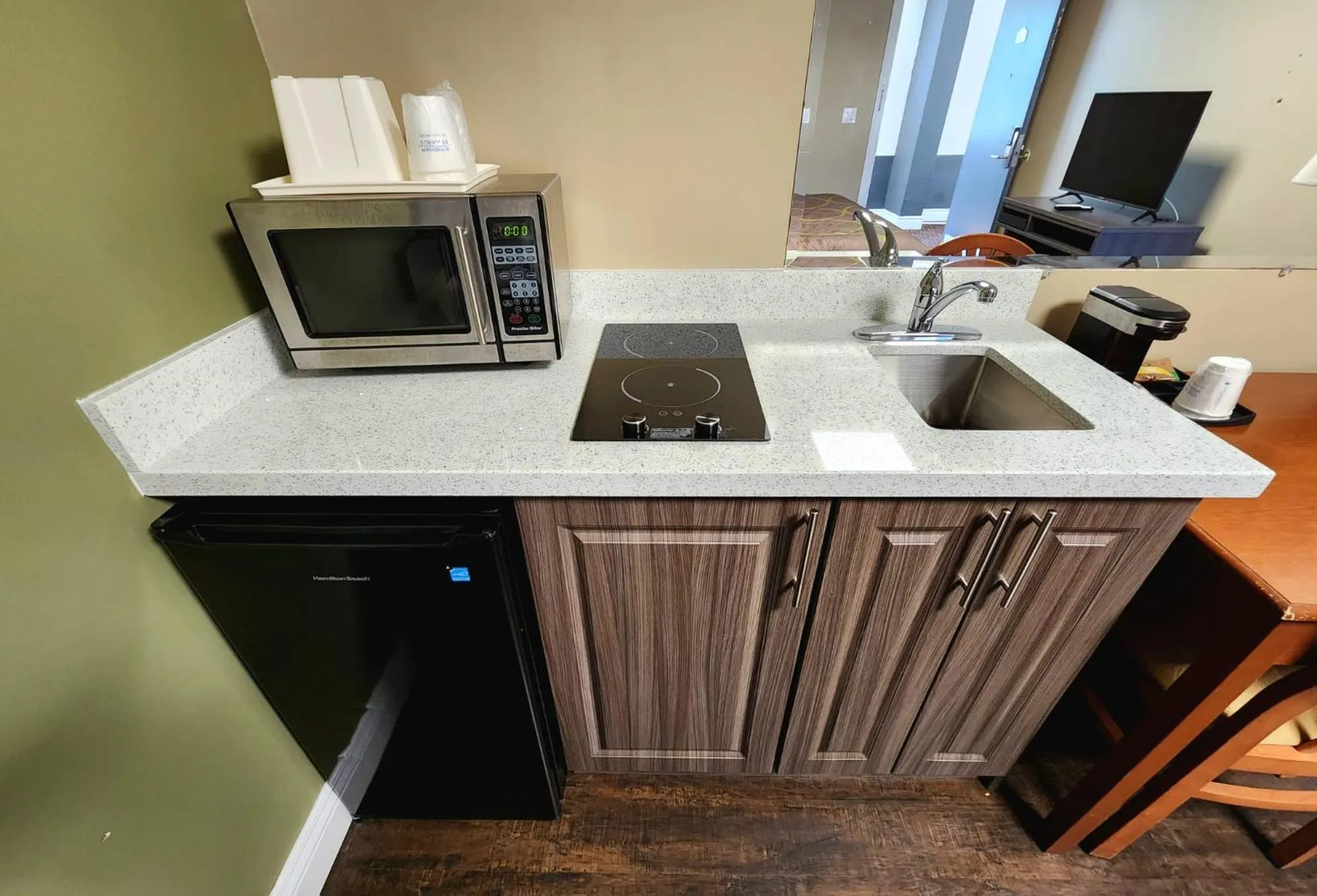 King Suite - Non-Smoking in Super 8 by Wyndham Pembroke