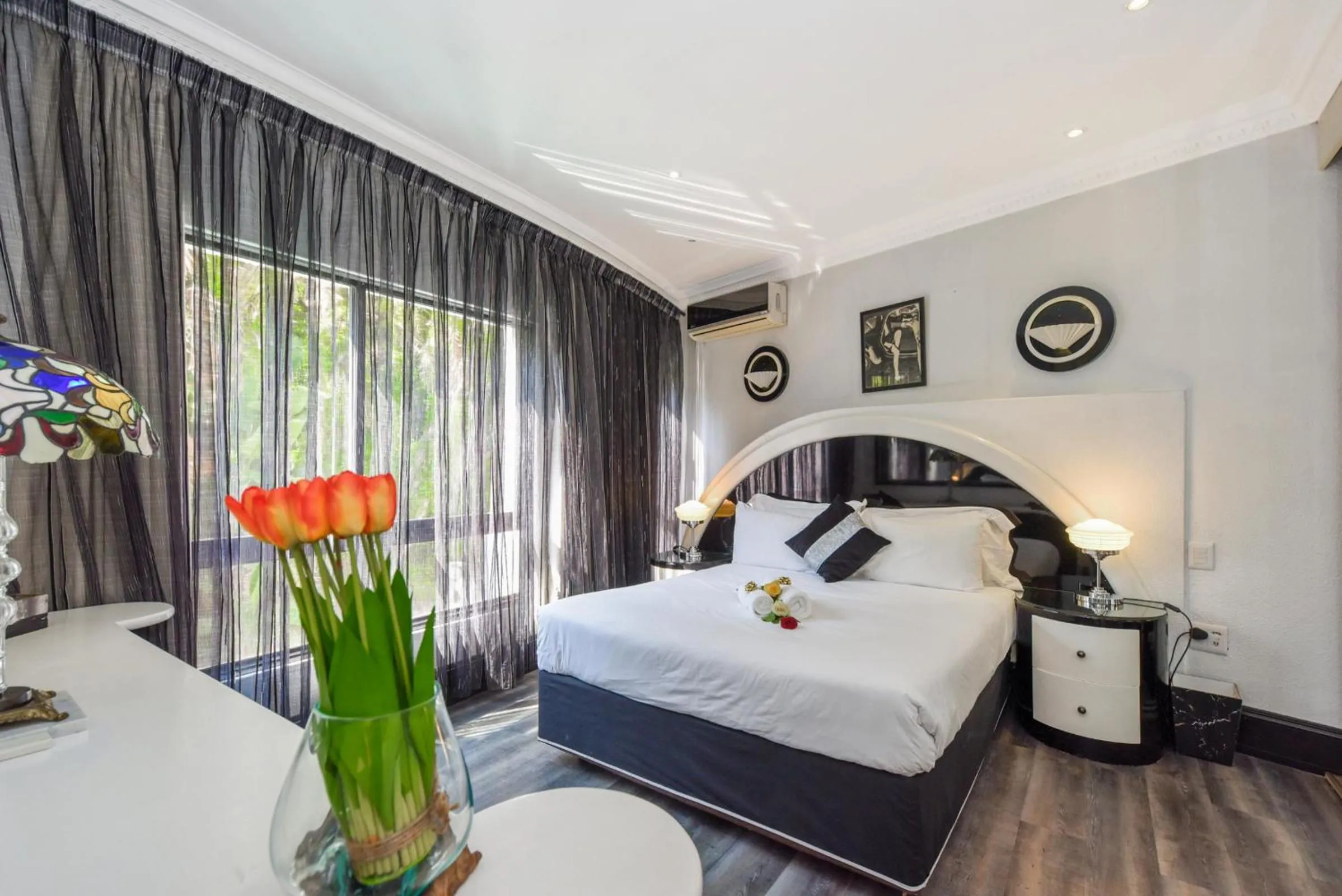 Deluxe Suite with Spa Bath in Villa Simonne