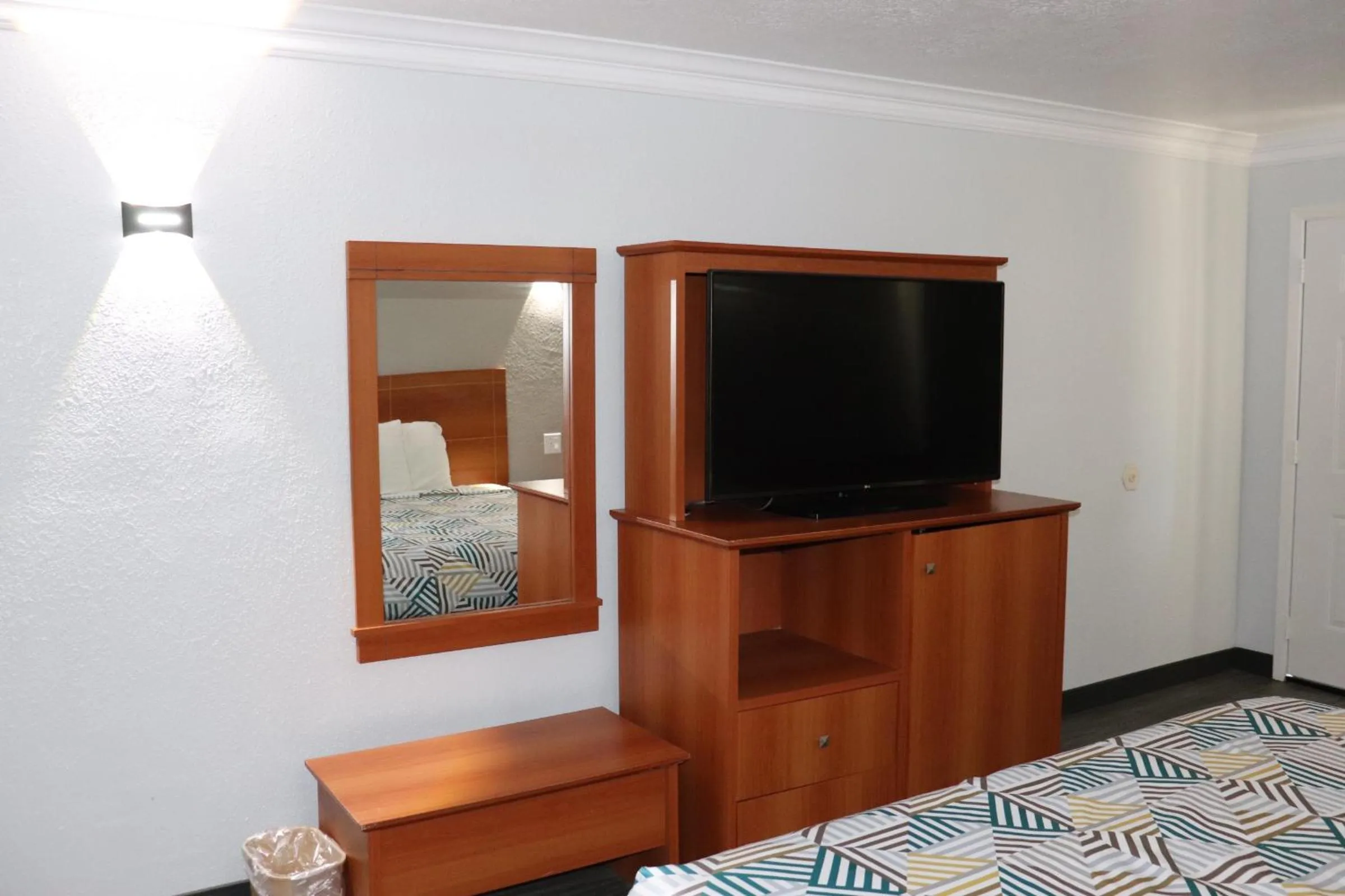 King Room - Non-Smoking in Motel 6-Alvin, TX