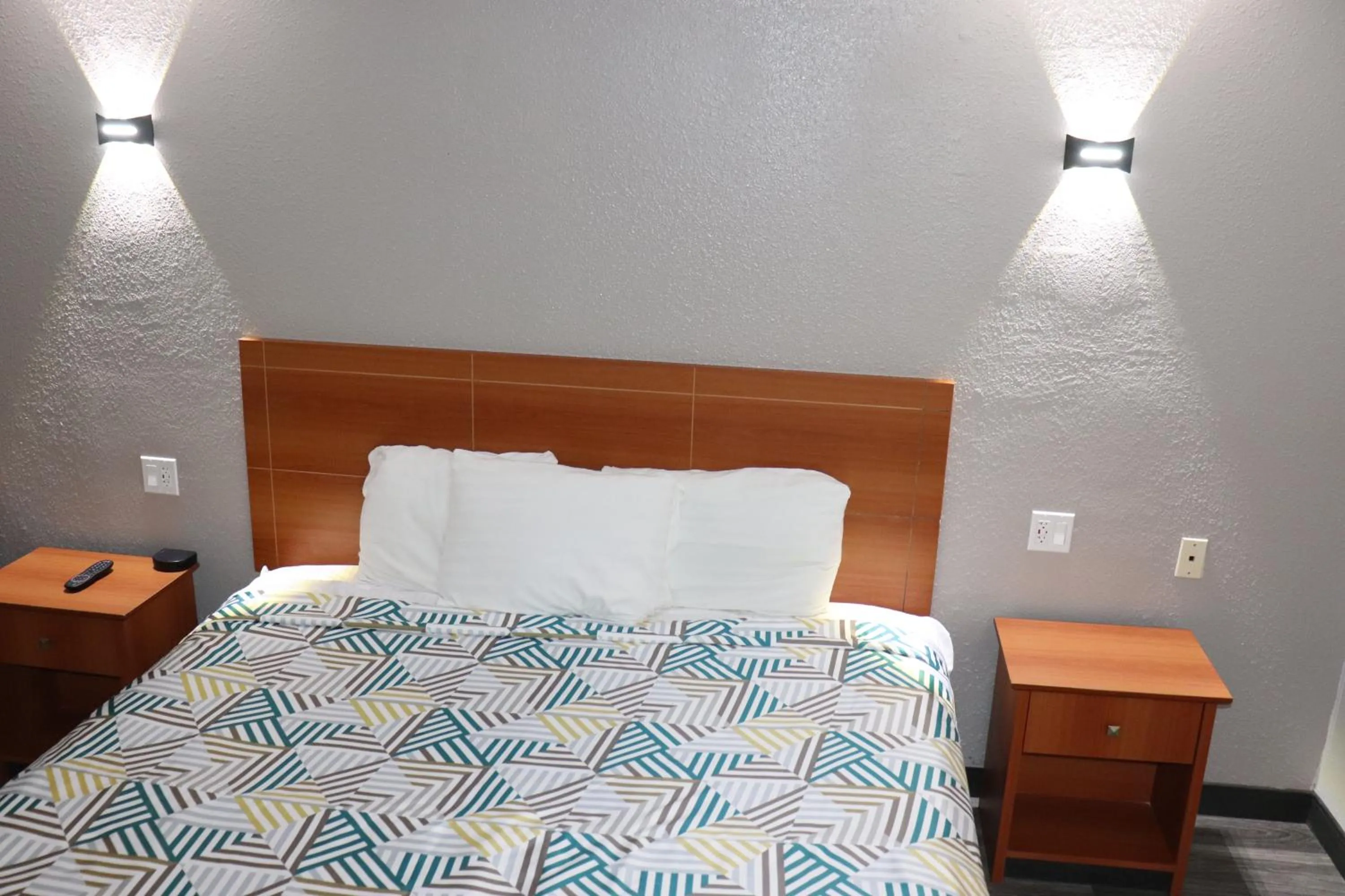 King Room - Disability Access - Non-Smoking in Motel 6-Alvin, TX