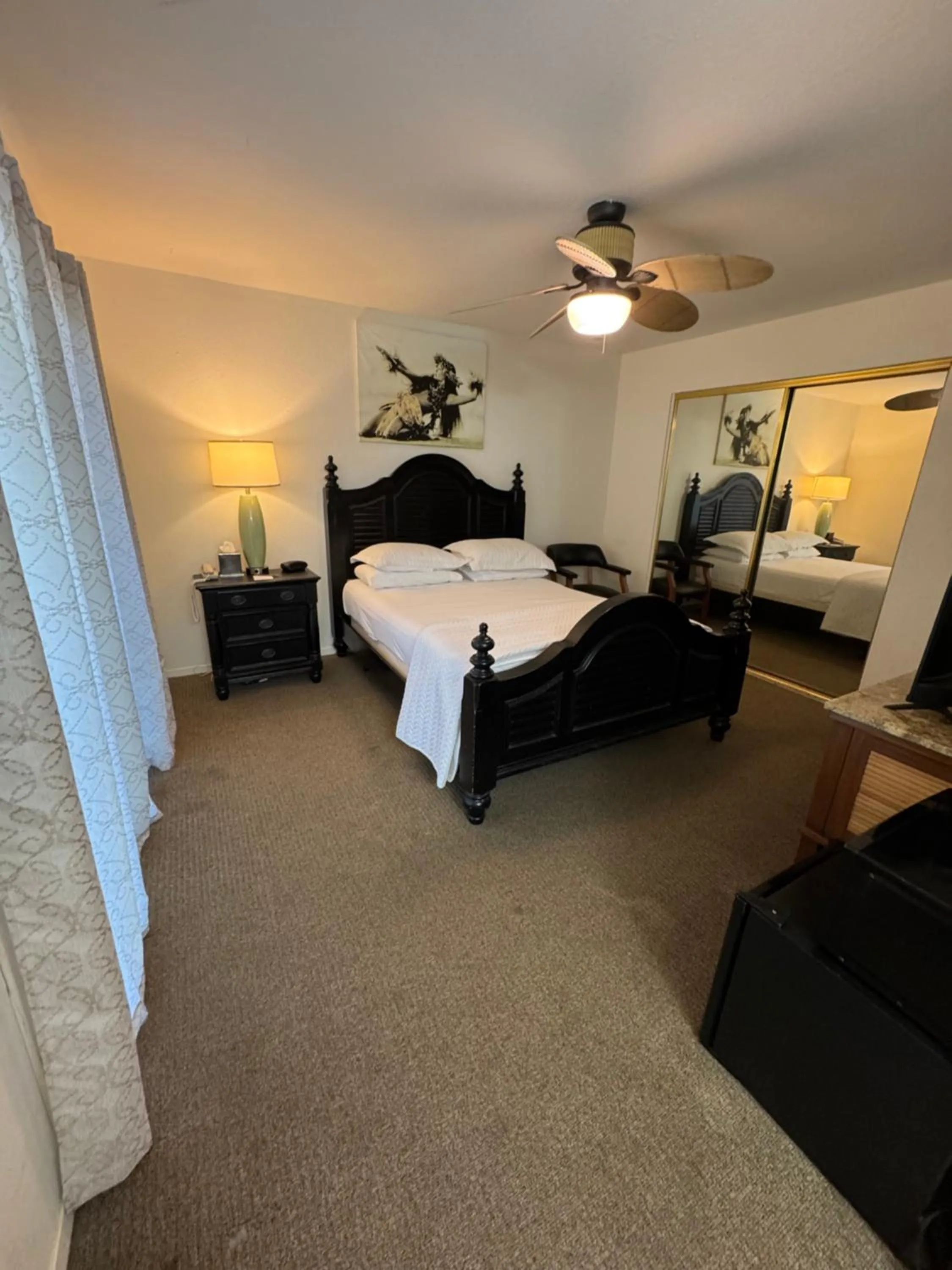 Economy Queen Room with City View in Hotel Coral Reef