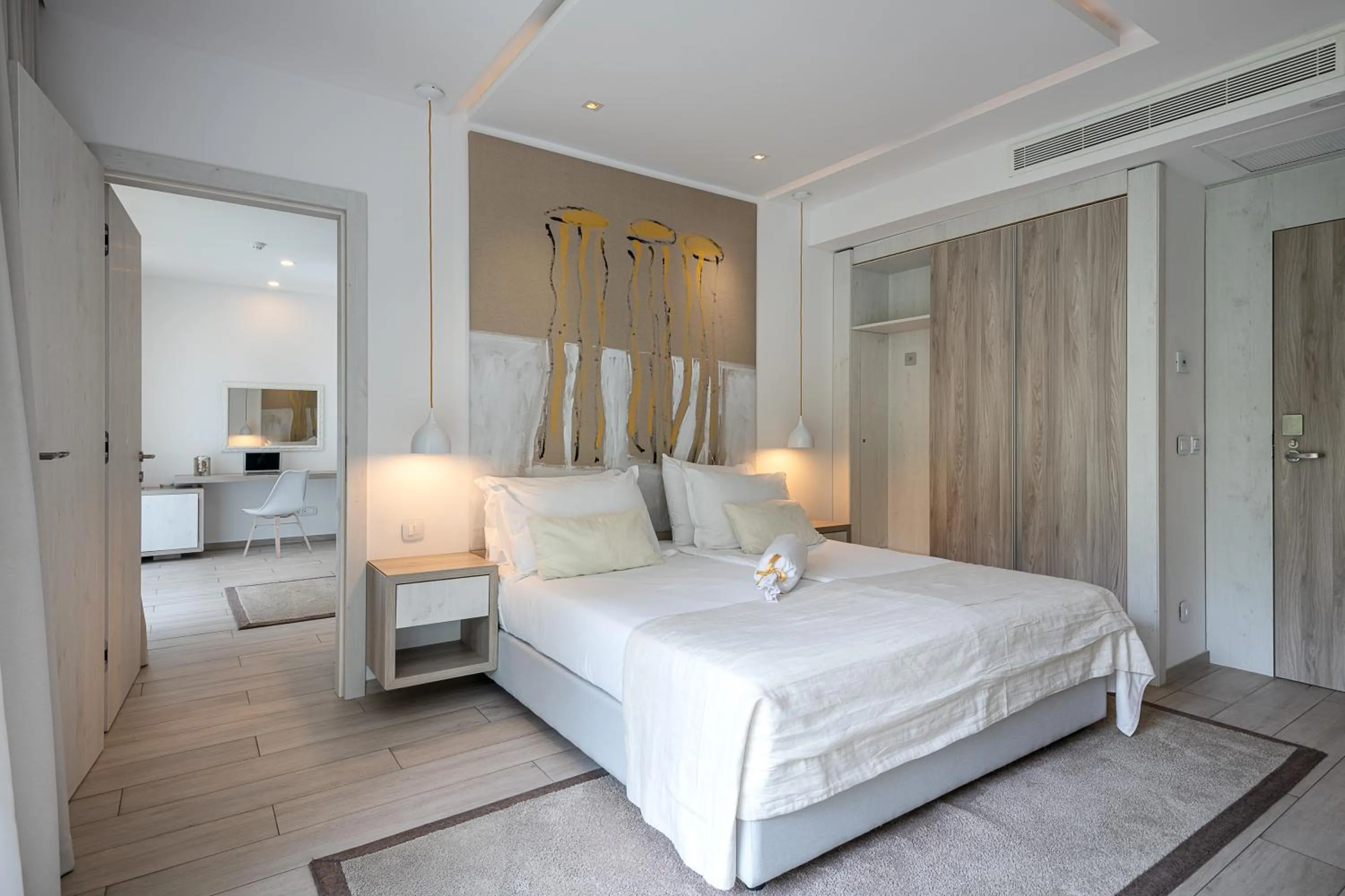 Family Room with Balcony in Hotel Cavtat