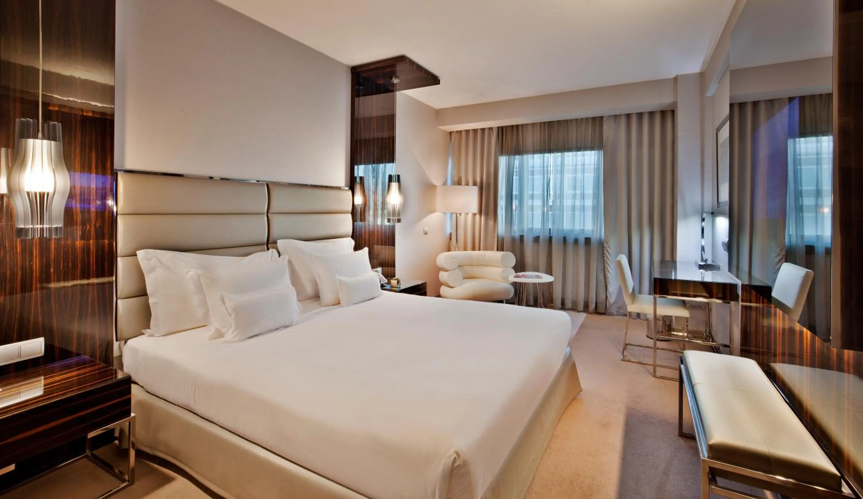 Premier Deluxe Double Room in Altis Grand Hotel