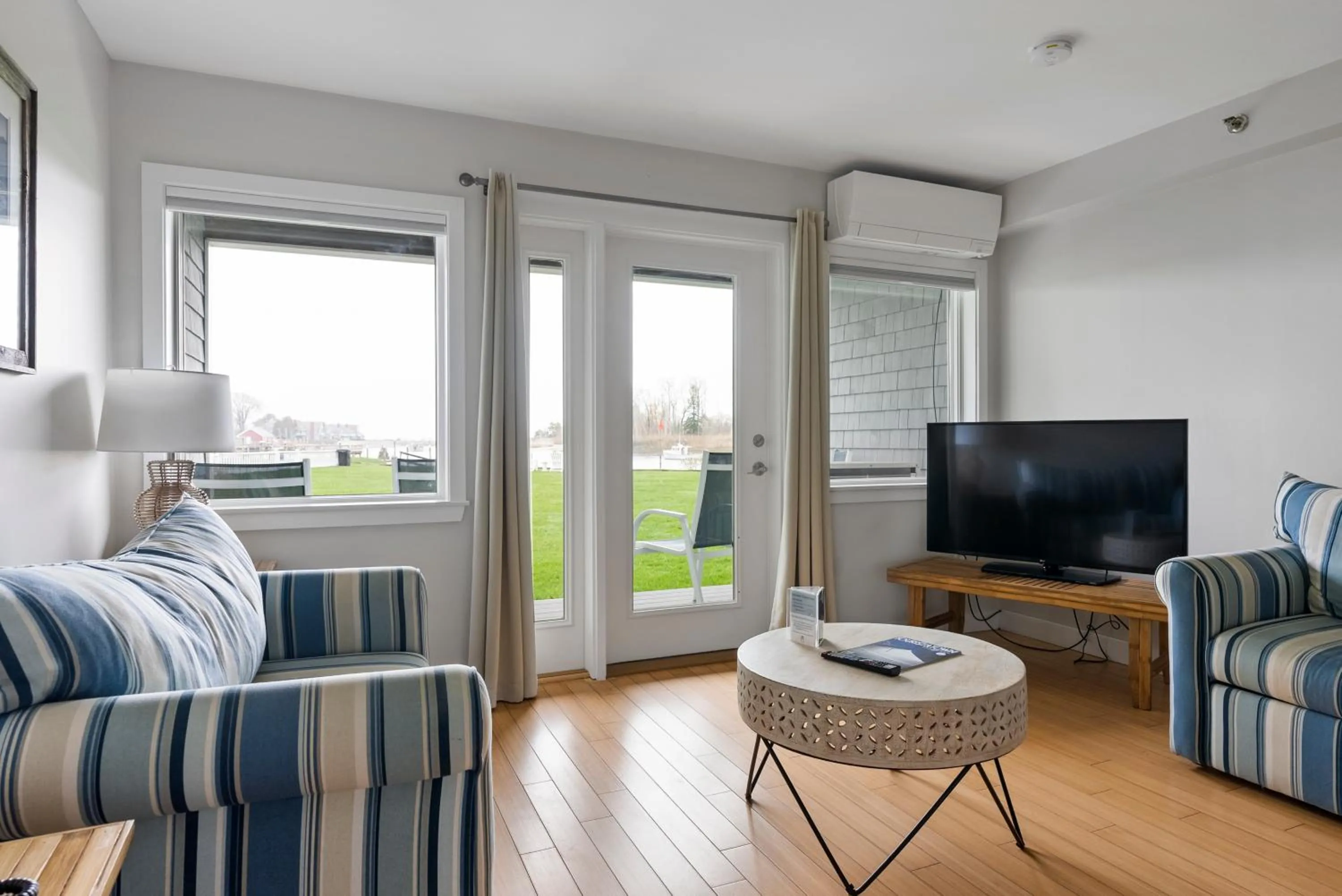 Portside Two Room Family Unit King & Two Twin Sleeper Sofas in The Nonantum Resort