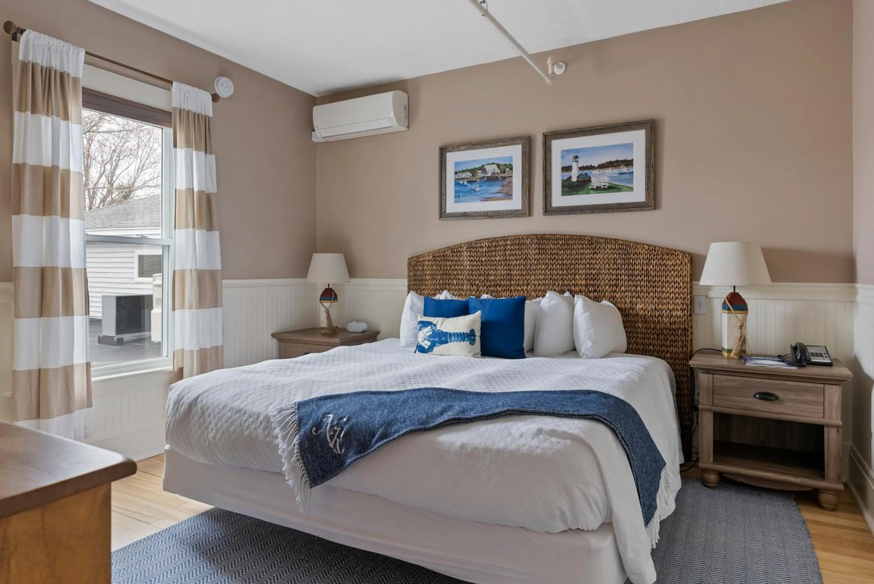 Carriage House King with Sleeper Sofa in The Nonantum Resort