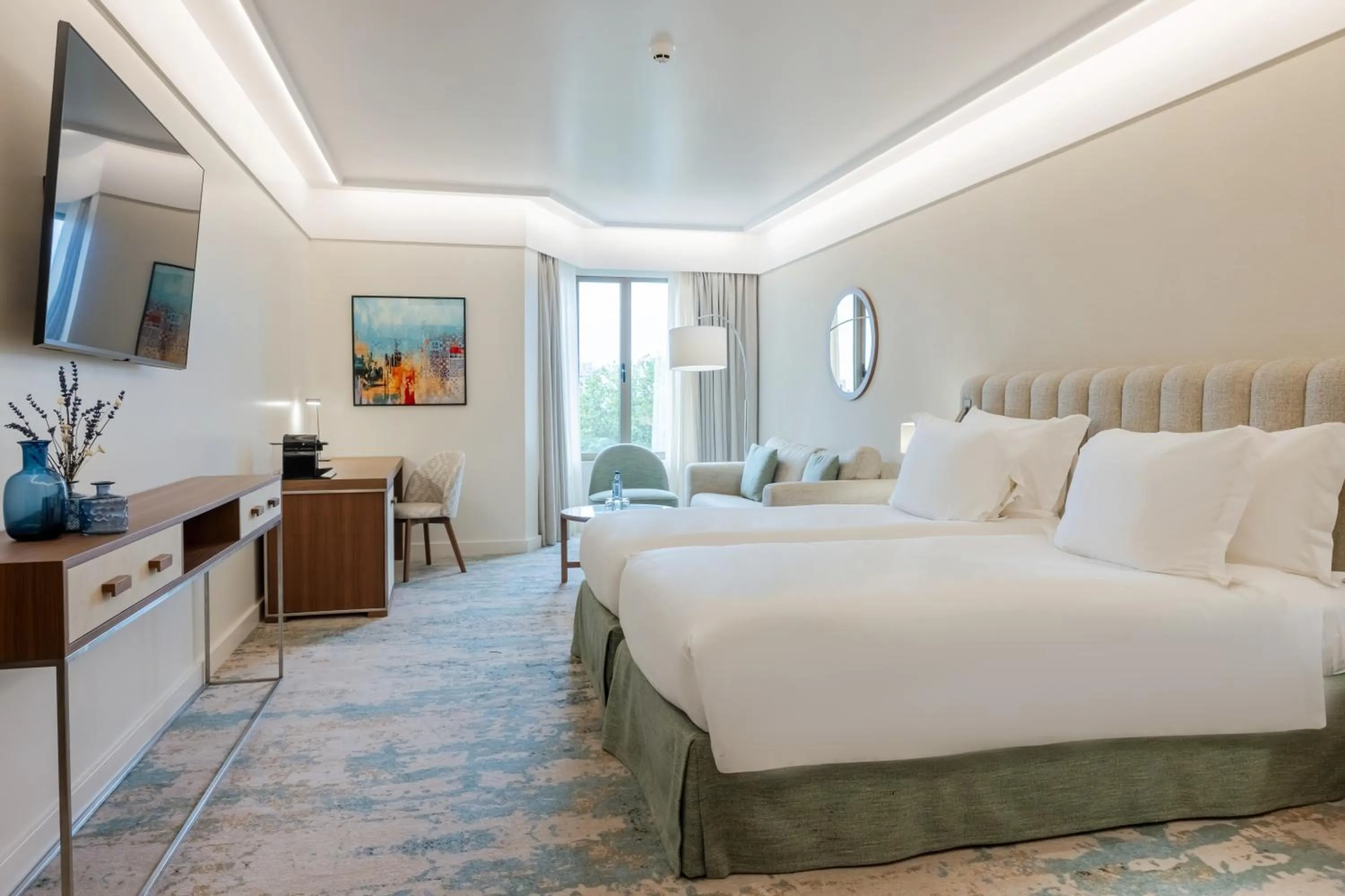 Premium Twin Room with Lounge Access in Crowne Plaza Porto by IHG