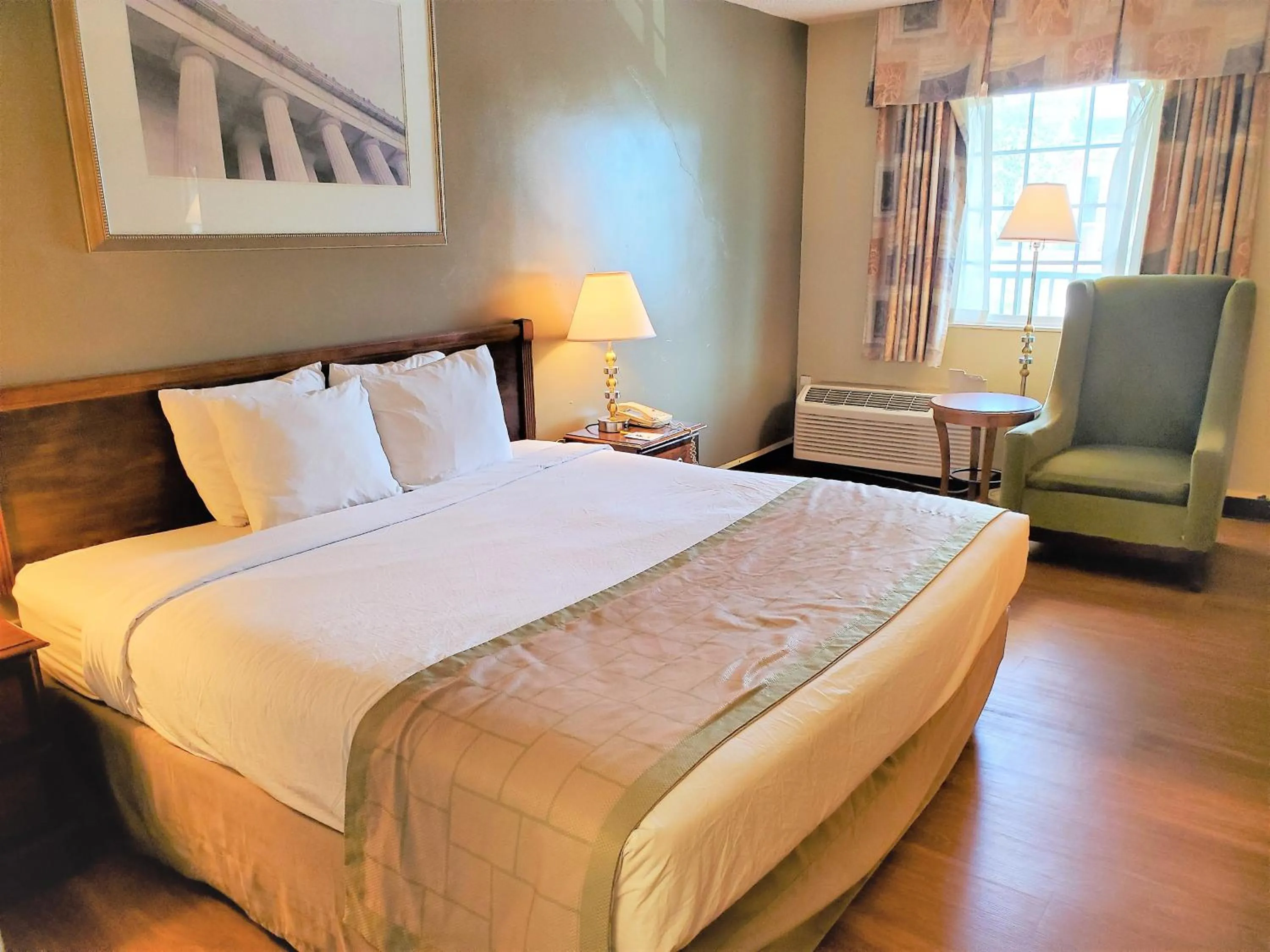 Standard King Room - Smoking in Days Inn by Wyndham Towson