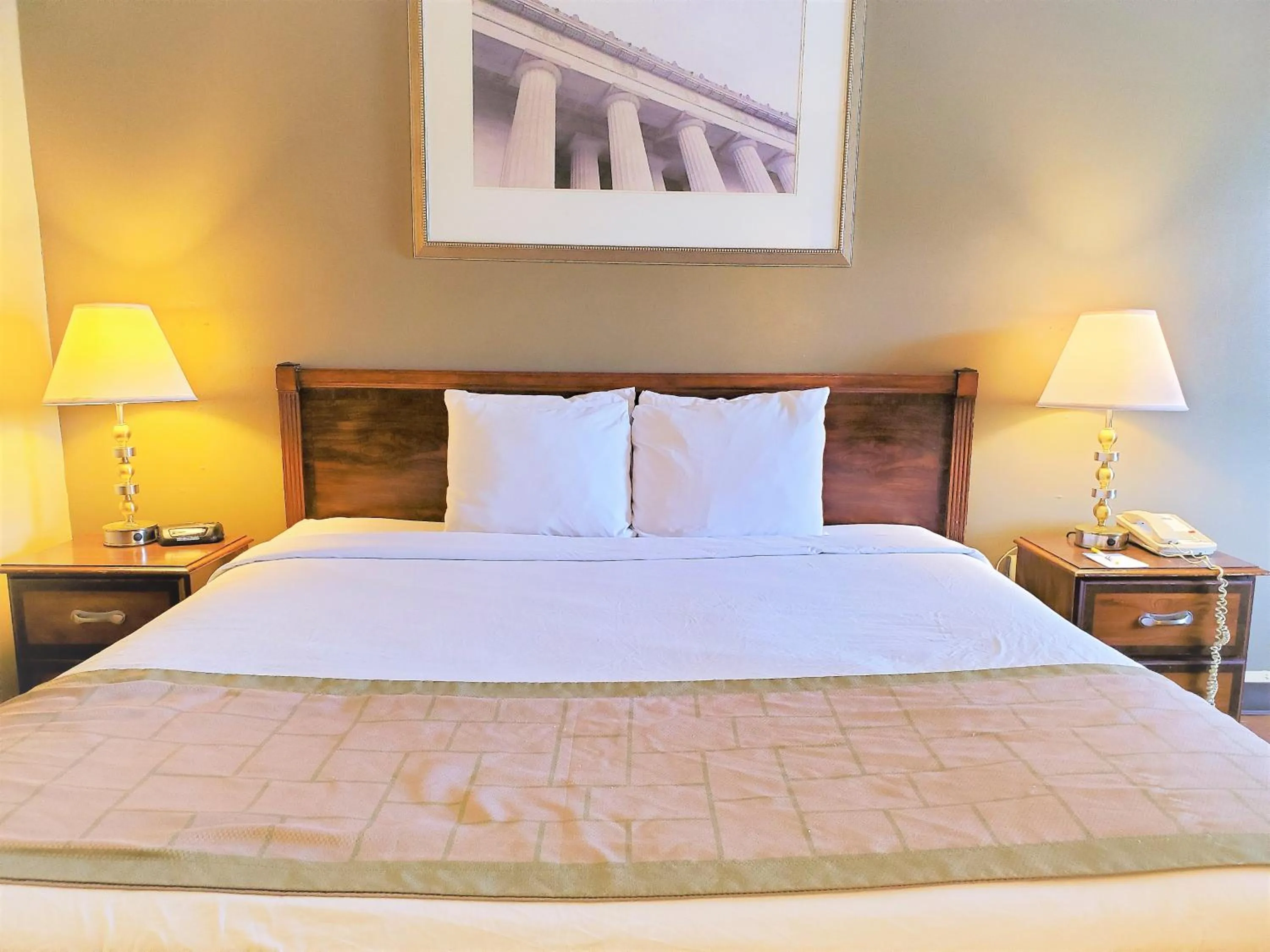 King Room - Non-Smoking in Days Inn by Wyndham Towson