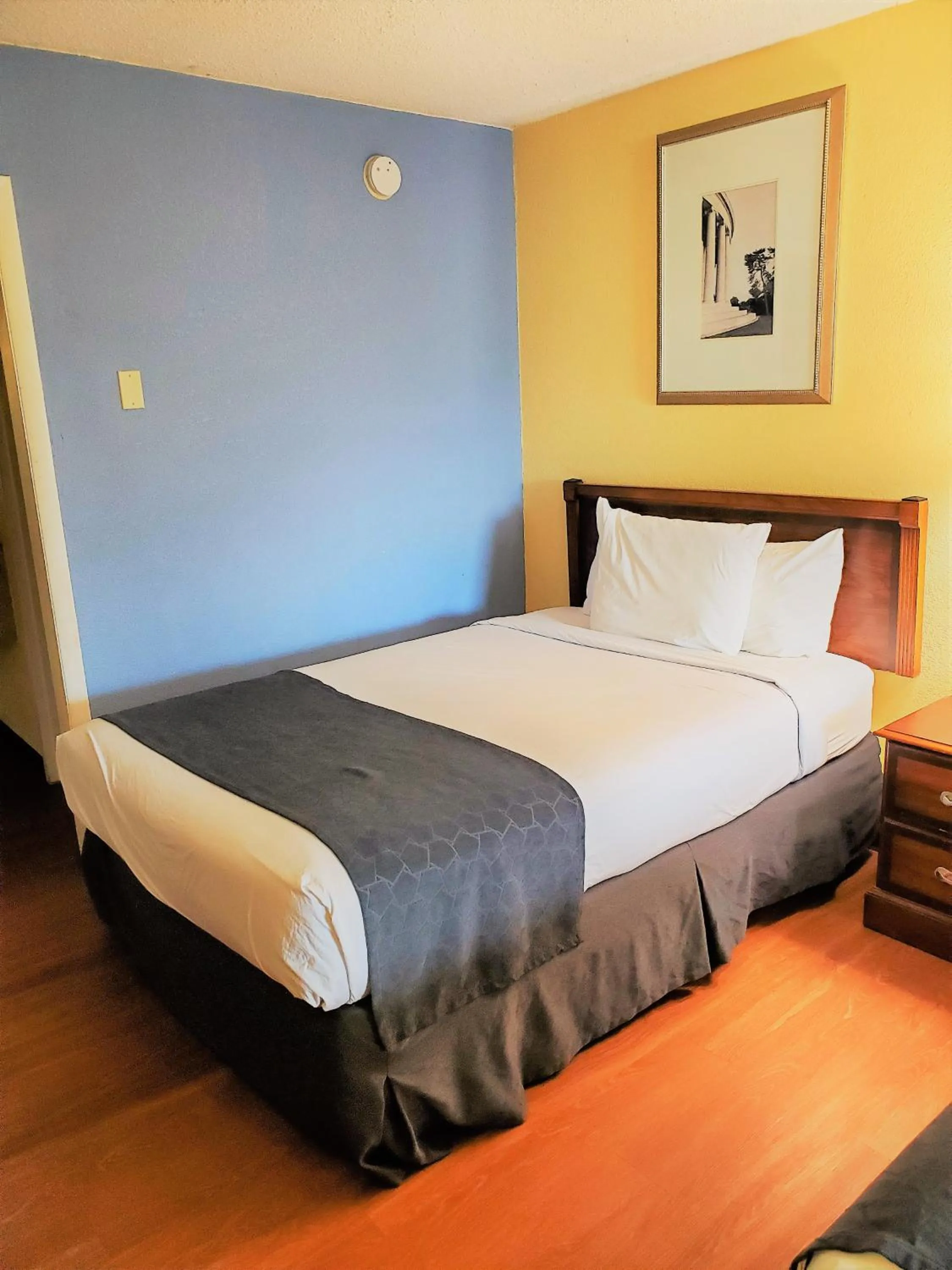 Standard Double Room - Non-Smoking in Days Inn by Wyndham Towson