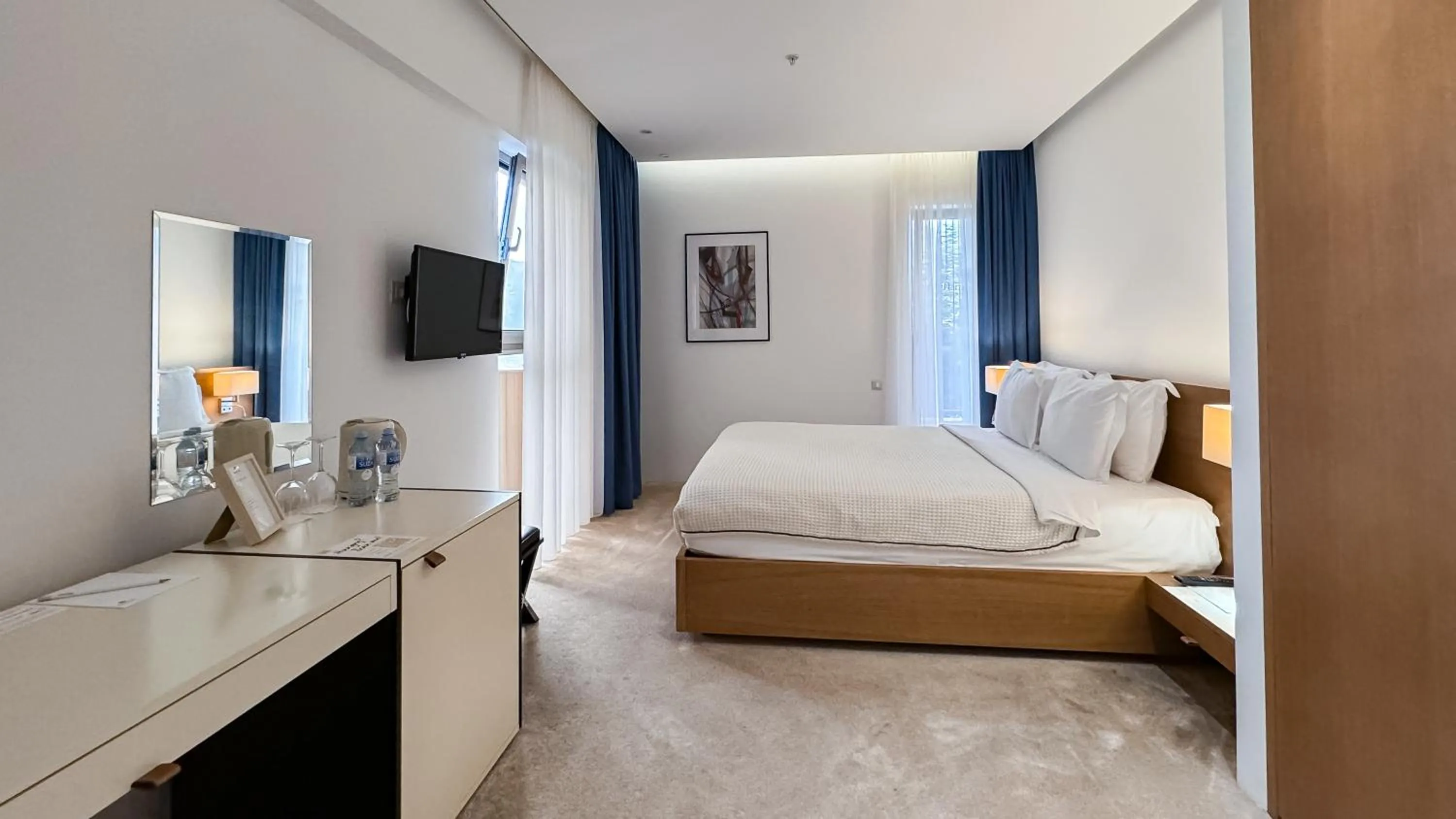 Queen Room with Balcony in Hotel Harmonia by Dukley