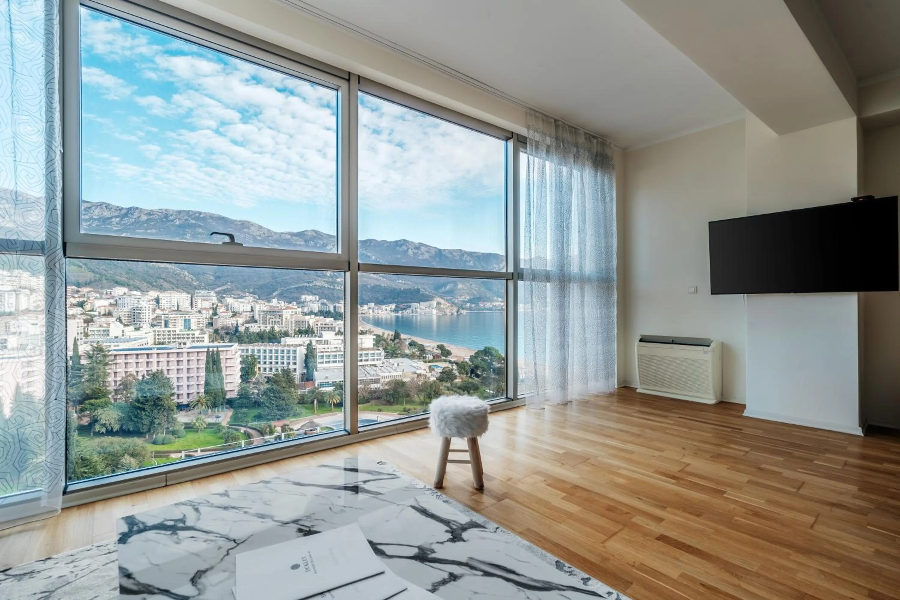One-Bedroom Apartment with Sea View in Hotel Harmonia by Dukley