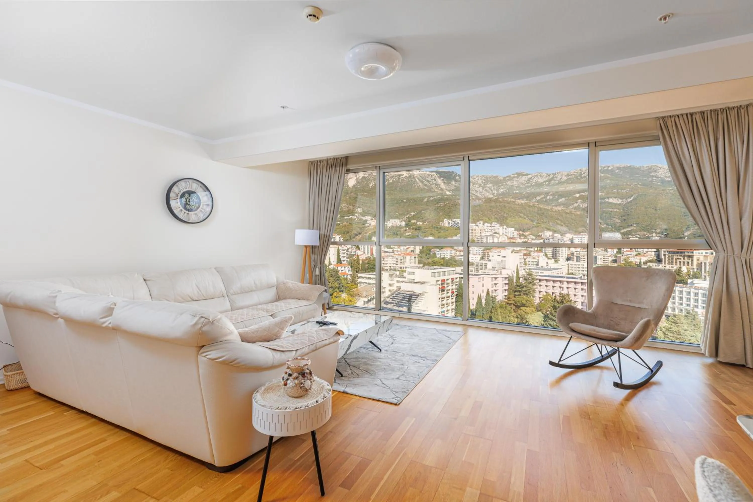 One-Bedroom Apartment with Sea View in Hotel Harmonia by Dukley