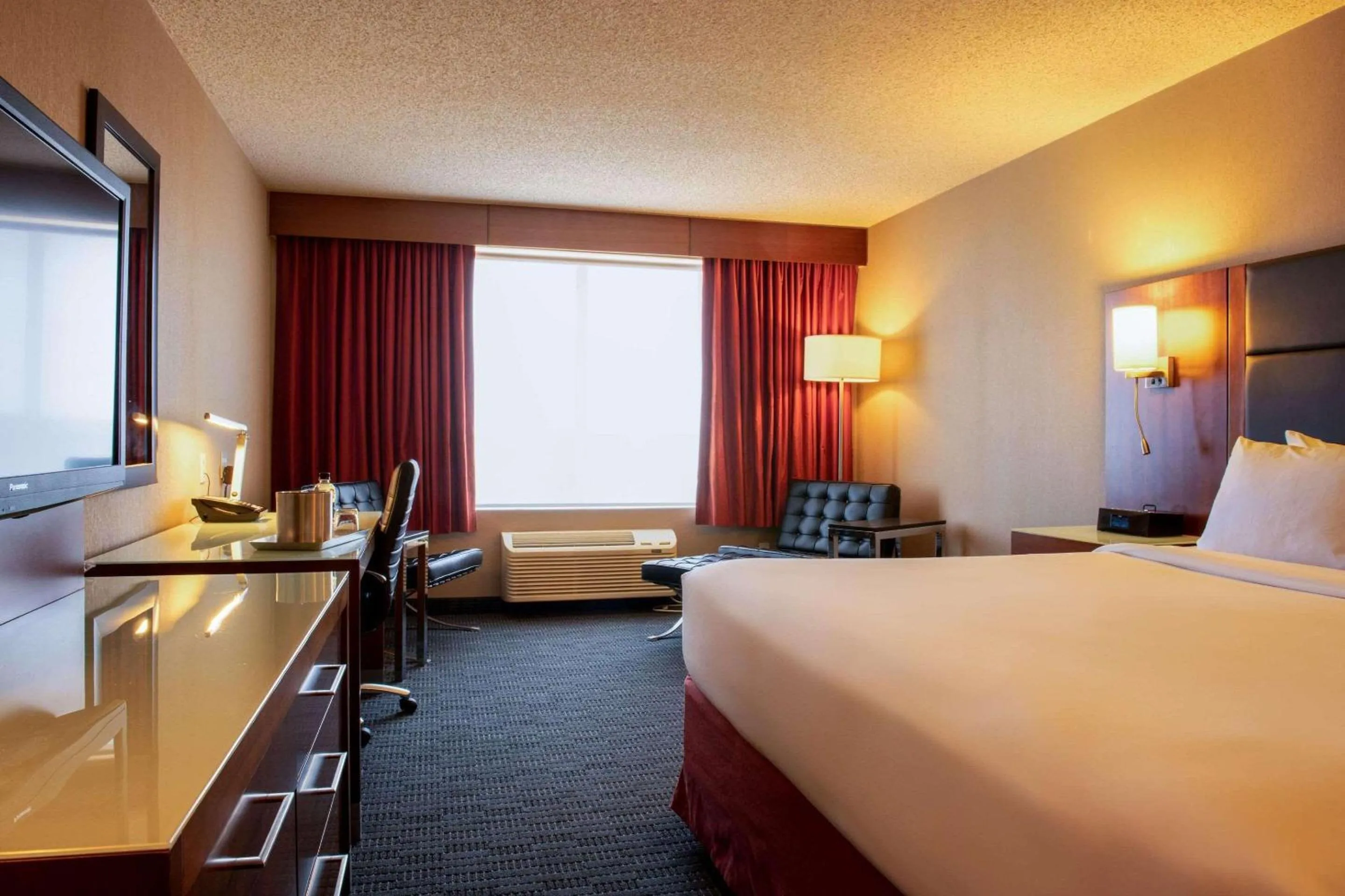 King Room in Radisson Hotel & Suites Fort McMurray