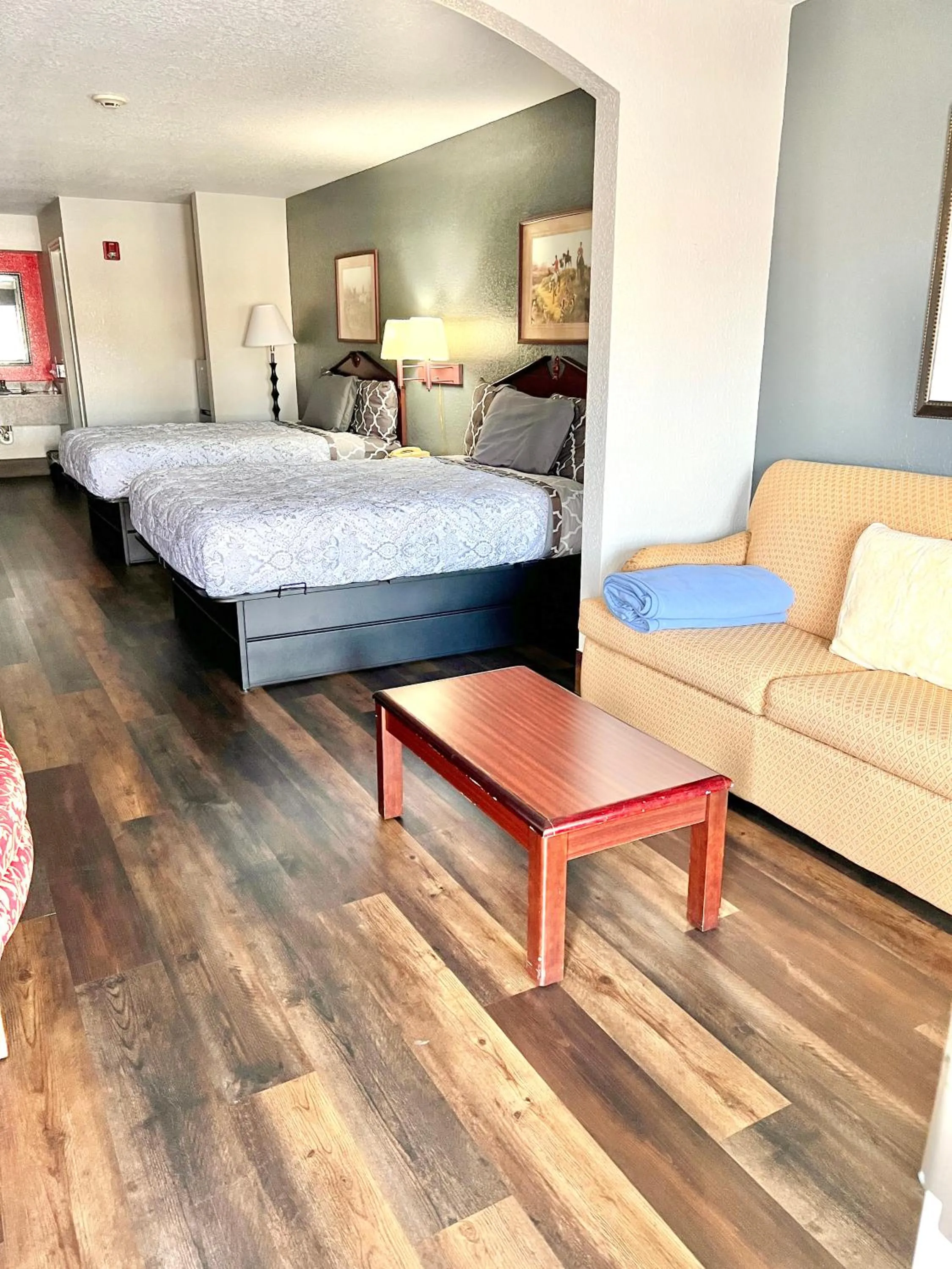 Family Suite in Magnolia Inn and Suites