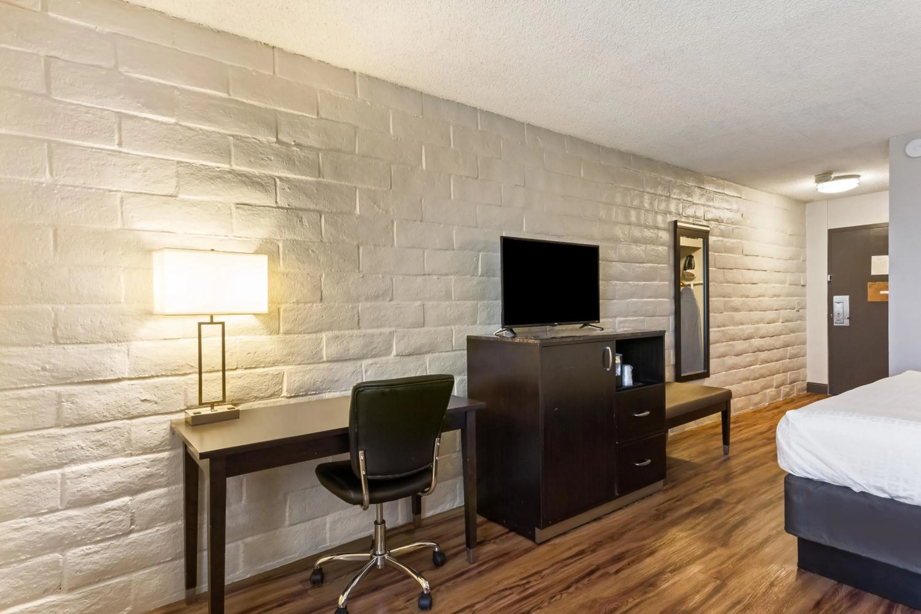 King Room - Disability Access in Red Lion Hotel Monterey