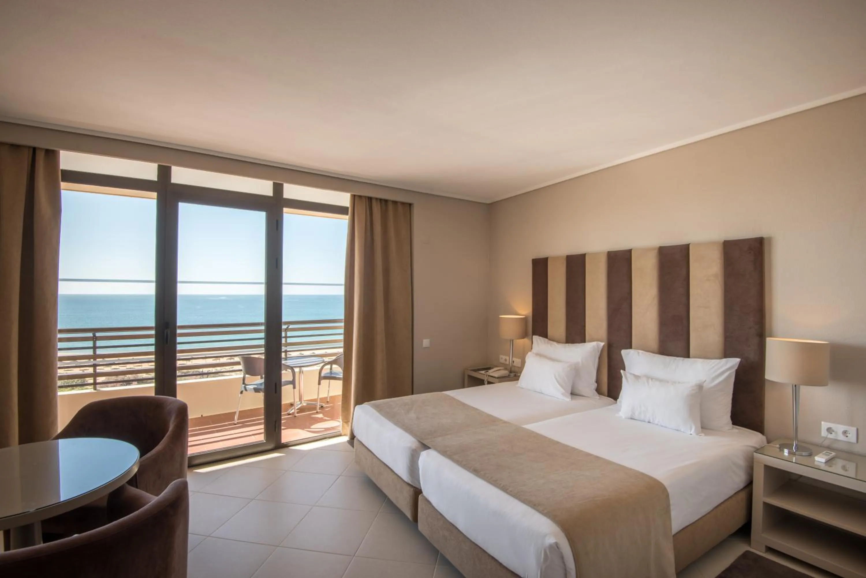 Superior Twin Room with Sea View and Extra Bed (1 Child up to 12 years old) in Vila Gale Ampalius