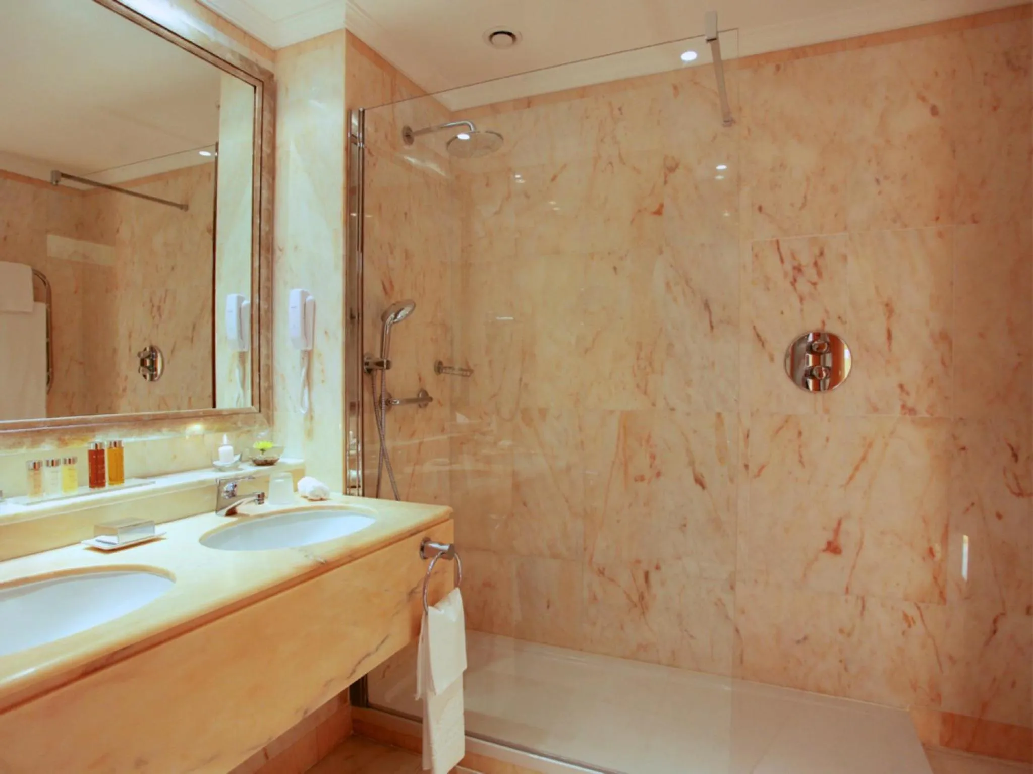 Family Room with Garden View (2 Adults + 3 Children) in Hotel Quinta do Lago