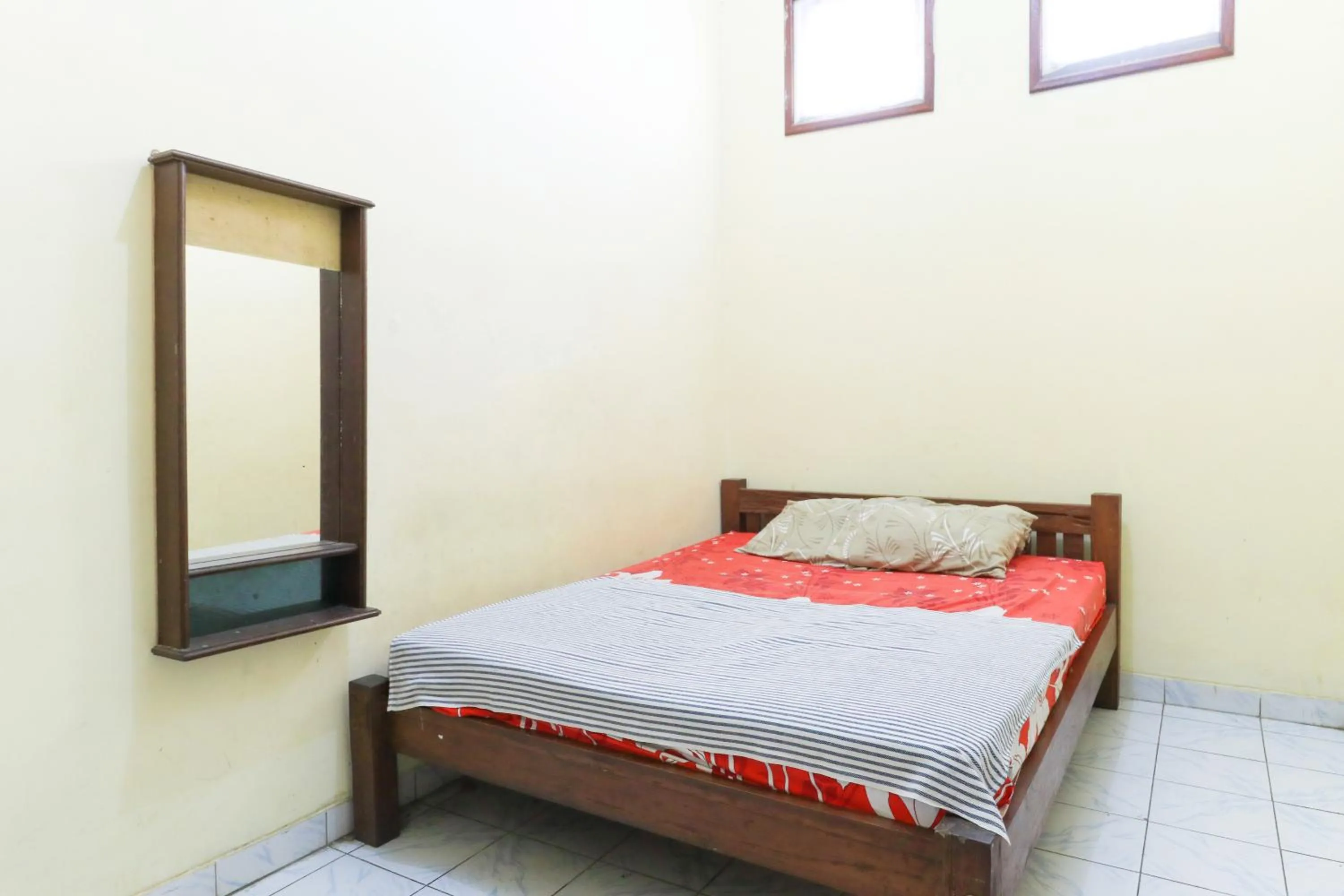 Budget Double Room in Hotel Erysa Juanda