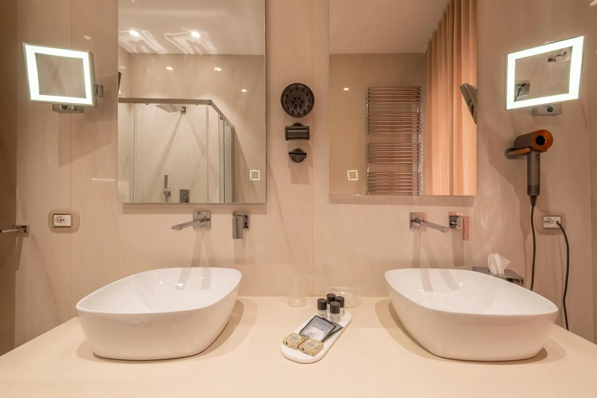 Deluxe Apartment in Oriana Homèl Verona